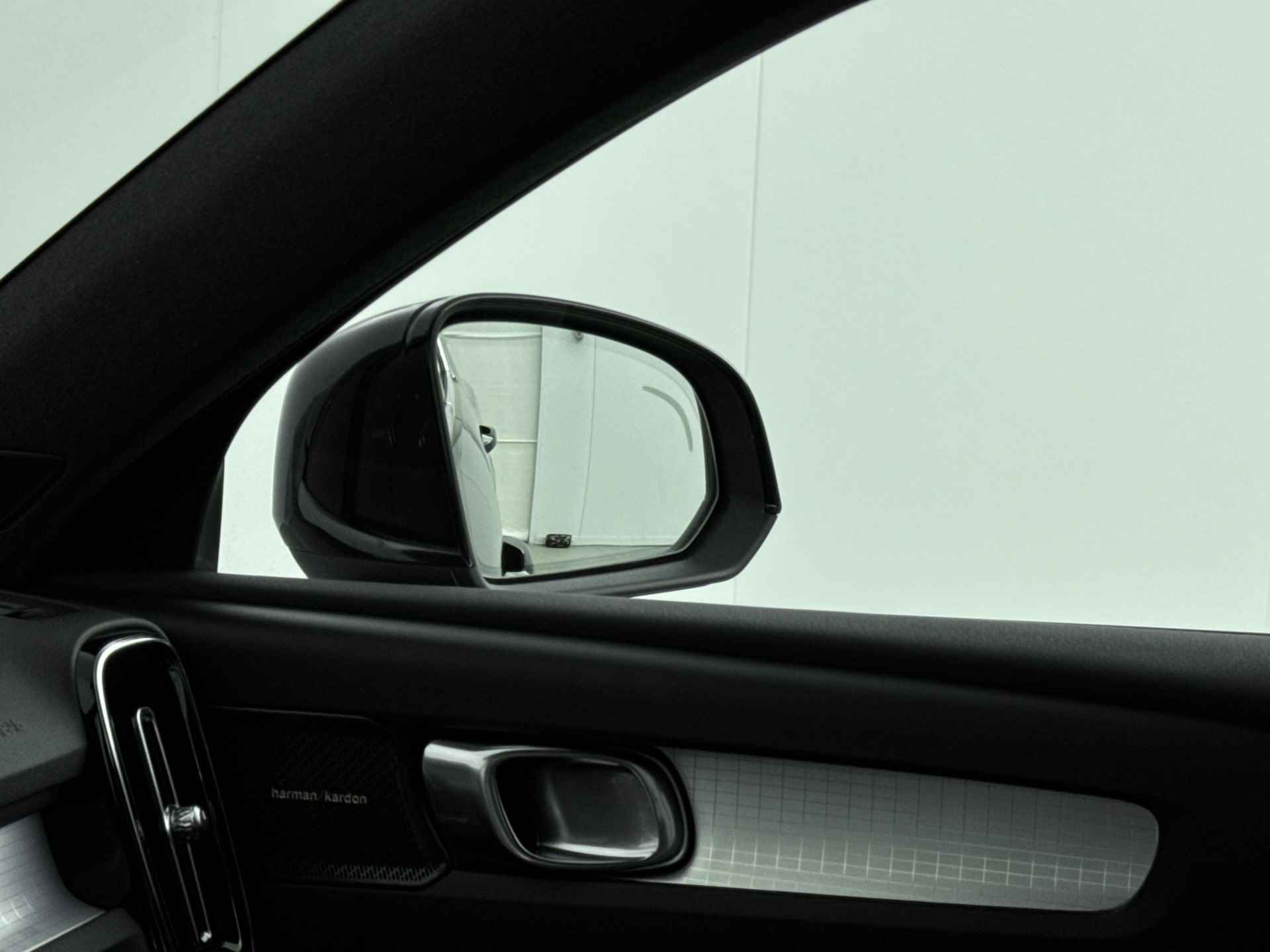 Volvo XC40 T4 Recharge Plus Bright |Navigatie| Blis | Camera | Elektrische stoel met geheugen | H&K Audio | Achterklep Elektrisch | - 29/32