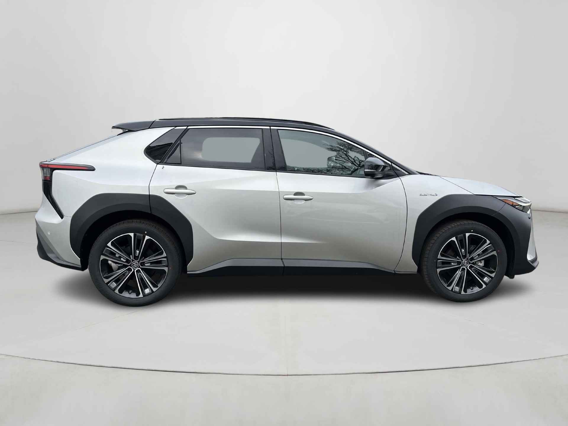 Toyota bZ4X Premium 71 kWh | Precious Silver metallic/ zwart dak| Panoramadak | Nieuw uit voorraad leverbaar | - 7/18