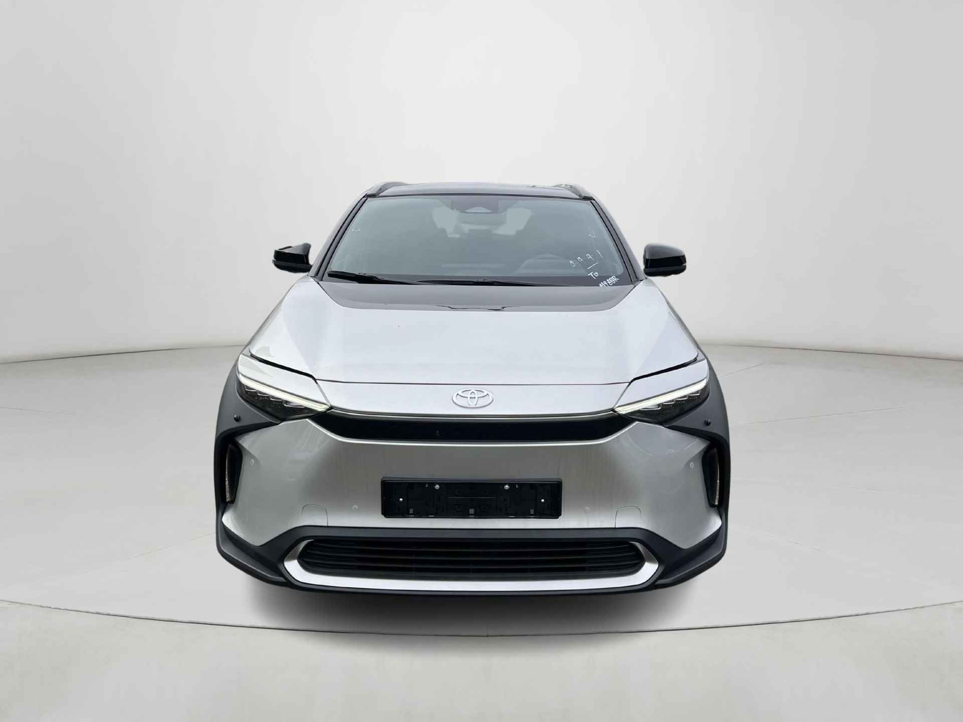 Toyota bZ4X Premium 71 kWh | Precious Silver metallic/ zwart dak| Panoramadak | Nieuw uit voorraad leverbaar | - 9/18