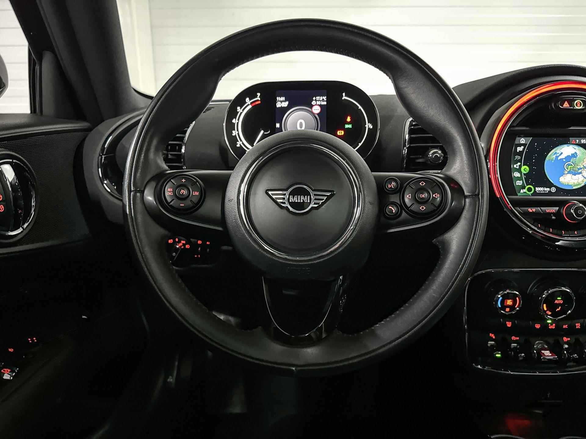 MINI Clubman Cooper | Apple CarPlay | Achteruitrijcamera | Panoramadak | Selections - 17/21