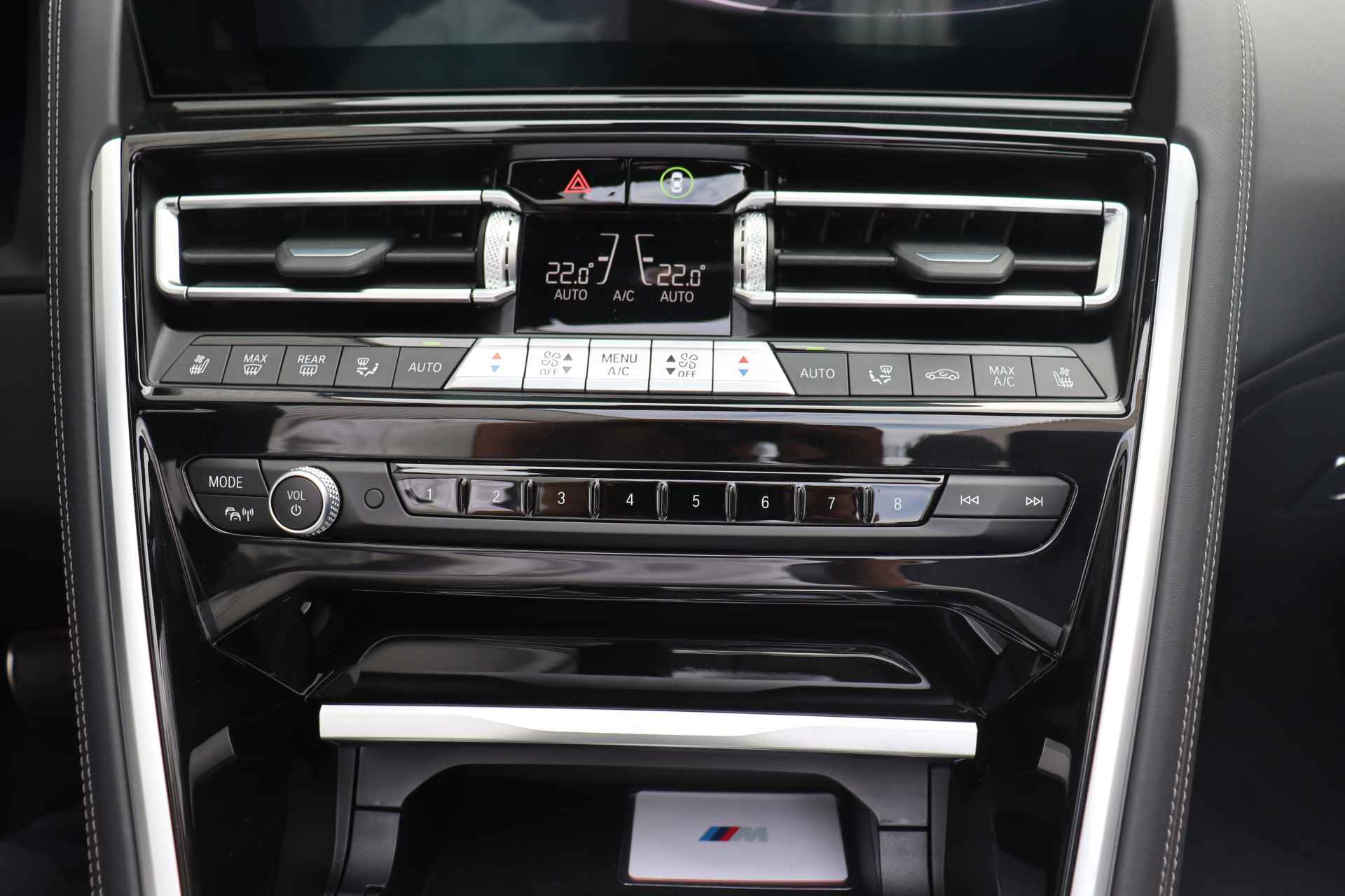 BMW 8 Serie 840i Cabrio High Executive M Sport Automaat / Integral Active Steering / Stoelventilatie / Air Collar / Laserlight / Soft Close / Parking Assistant Plus /  Live Cockpit Professional - 32/33