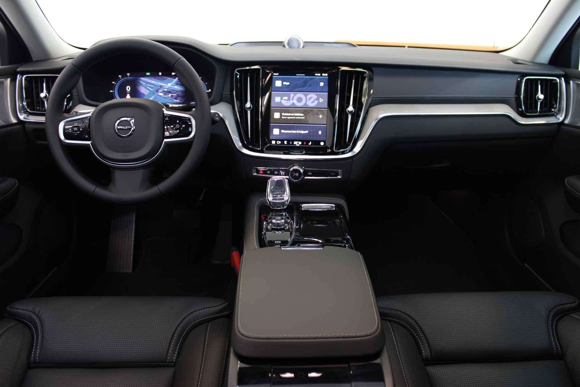 Volvo V60 T6 350PK AWD Ultra Dark | B&W Audio | Massage | Nappa | 19'' | Head Up | Black Pack | 360º view - 5/71