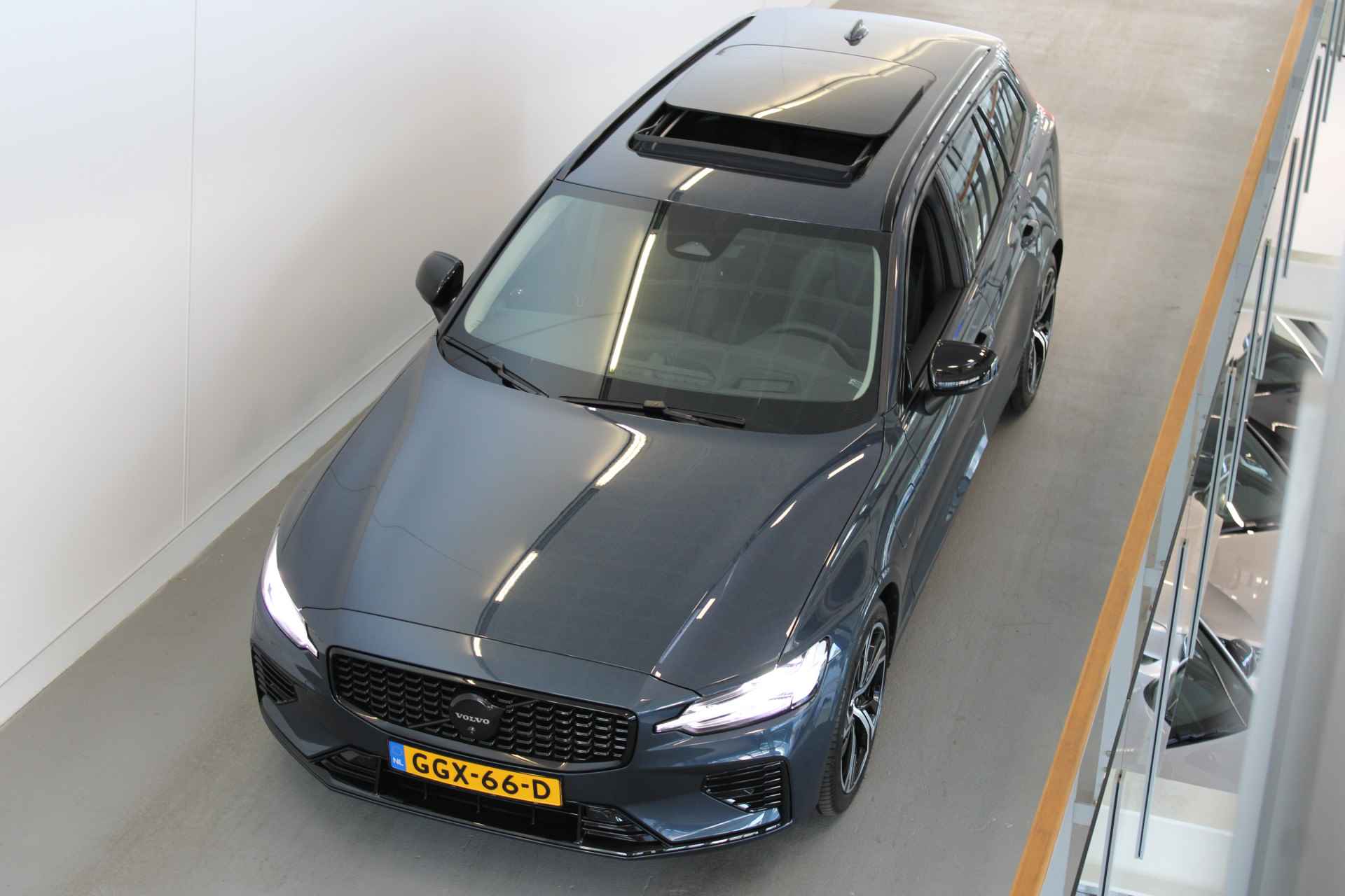 Volvo V60 T6 350PK AWD Ultra Dark | B&W Audio | Massage | Nappa | 19'' | Head Up | Black Pack | 360º view - 21/71