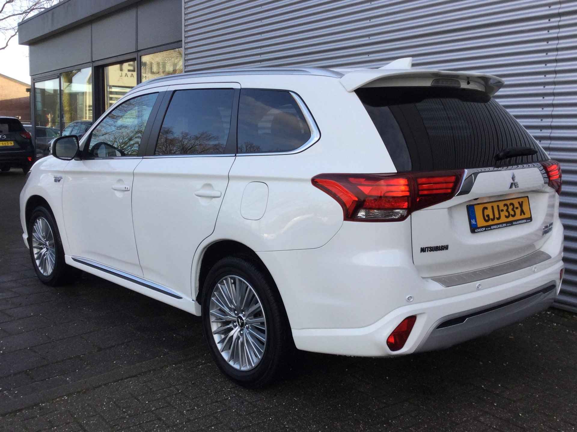 Mitsubishi Outlander 2.4 PHEV S-Edition | Trekhaak | LED | Leder | Set gebr. winterbanden | - 7/32