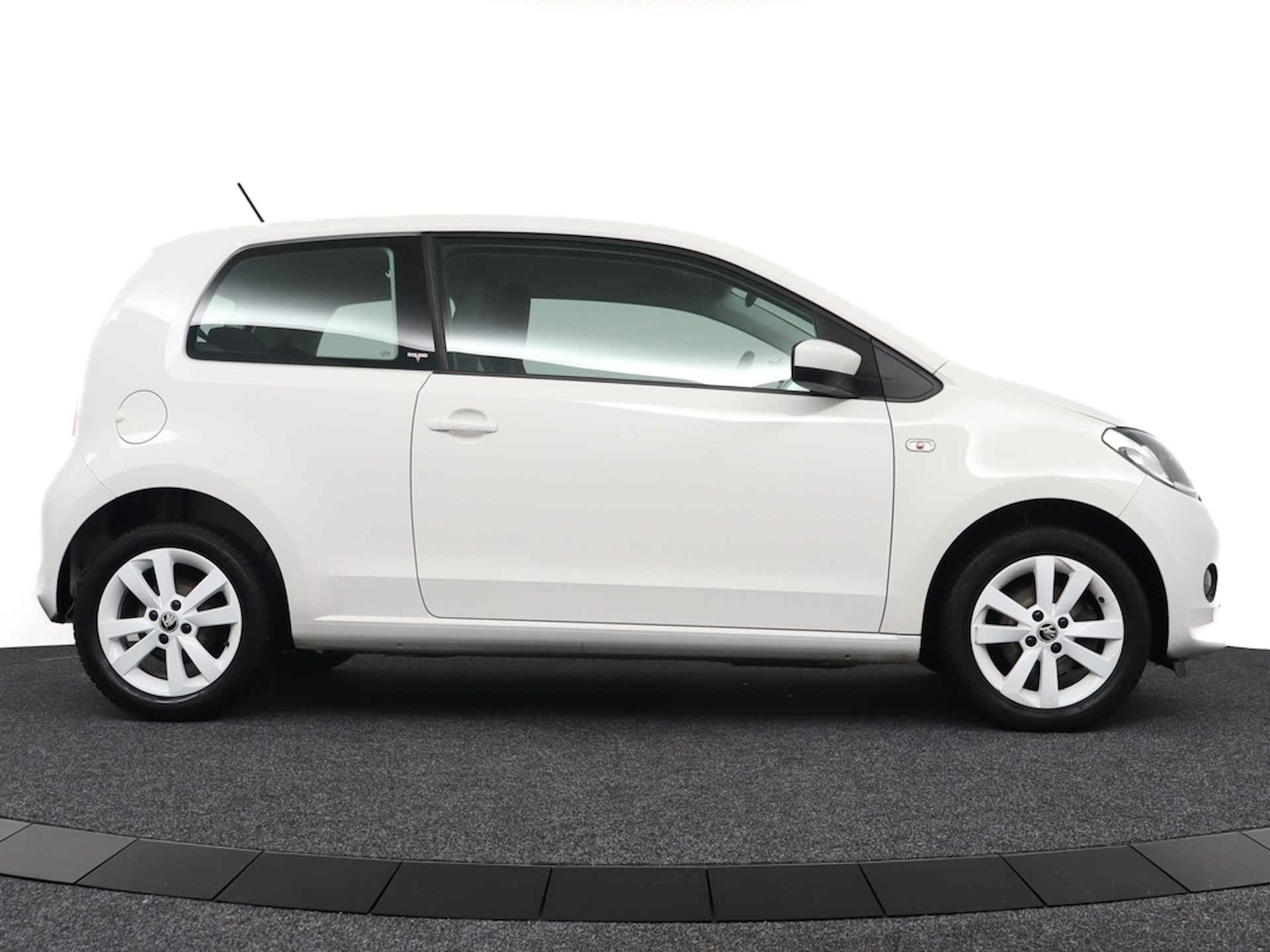 Skoda Citigo 1.0 GREENTECH ELEGANCE 3DRS AC/BLUETOOTH/NAV/MIST.LAMP/LMV - 8/39