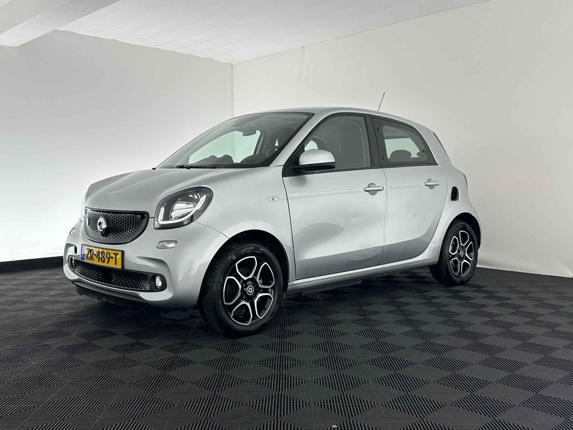 Smart Forfour EQ Business Solution (INCL-BTW) Aut. *NAVI-FULLMAP | VOLLEDER | ECC | CRUISE | COMFORT-SEATS | 15"ALU* - 3/31