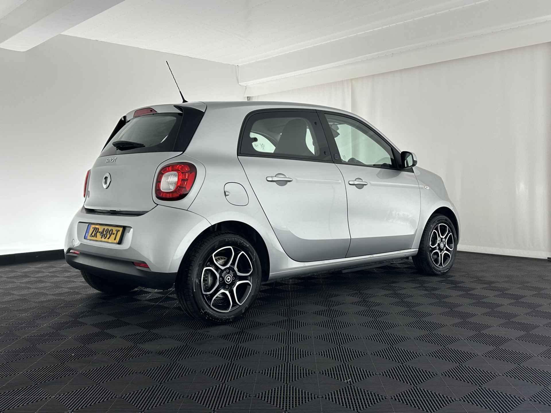 Smart Forfour EQ Business Solution (INCL-BTW) Aut. *NAVI-FULLMAP | VOLLEDER | ECC | CRUISE | COMFORT-SEATS | 15"ALU* - 6/31