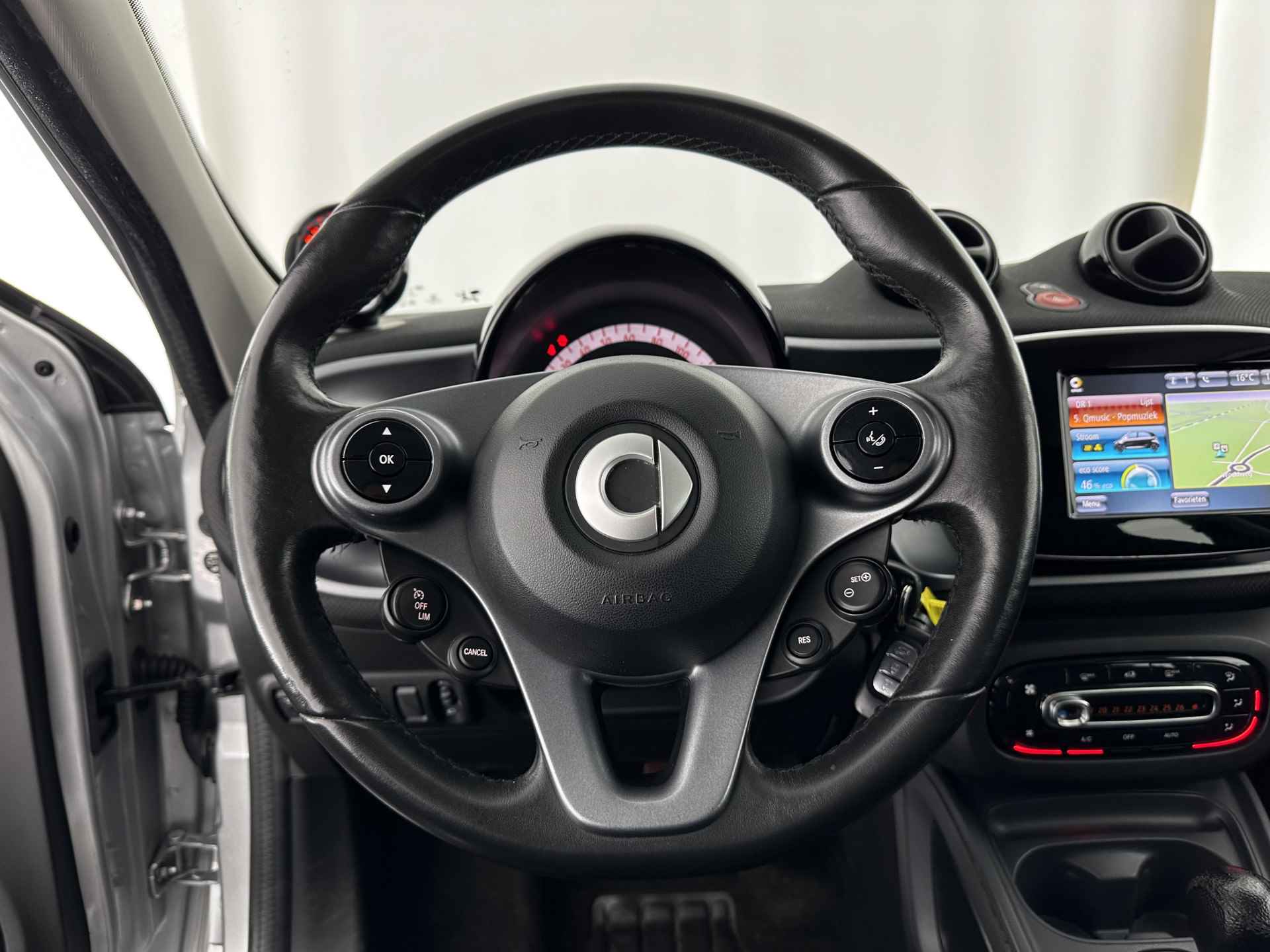 Smart Forfour EQ Business Solution (INCL-BTW) Aut. *NAVI-FULLMAP | VOLLEDER | ECC | CRUISE | COMFORT-SEATS | 15"ALU* - 15/31