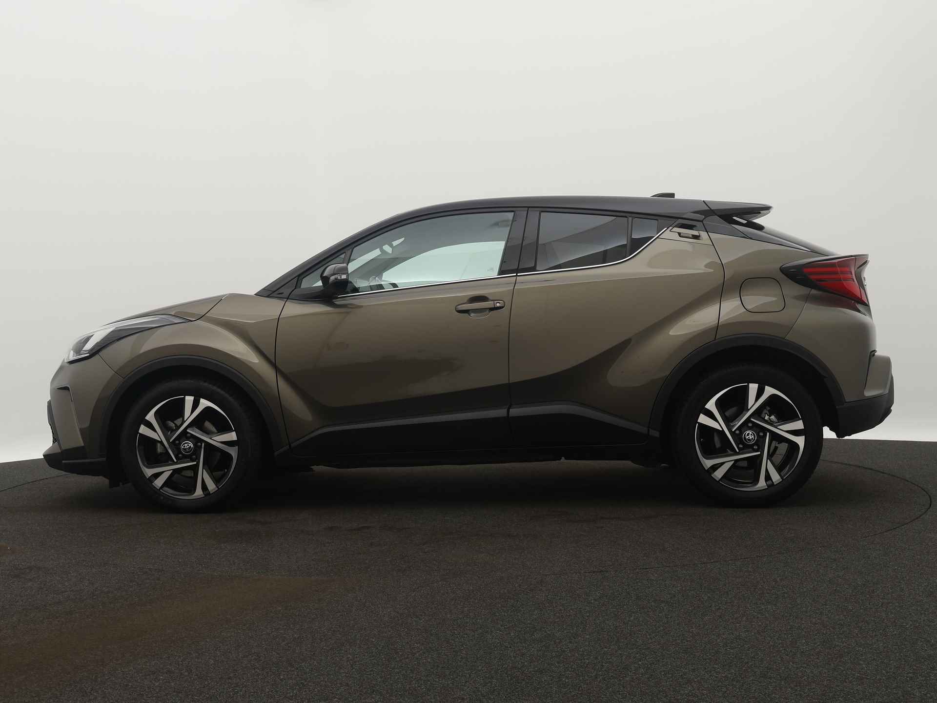 Toyota C-HR 1.8 Hybrid Style Premium | Stuur-/Stoelverwarming | Cloud Navigatie | Trekhaak | - 4/44