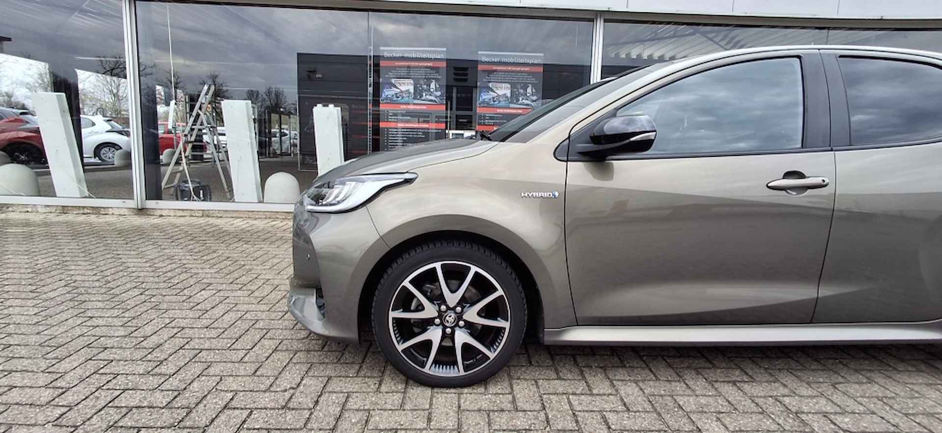 Toyota Yaris 1.5 Hybride Executive NLauto | dealeronderhouden | 1e eigenaar - 2/29