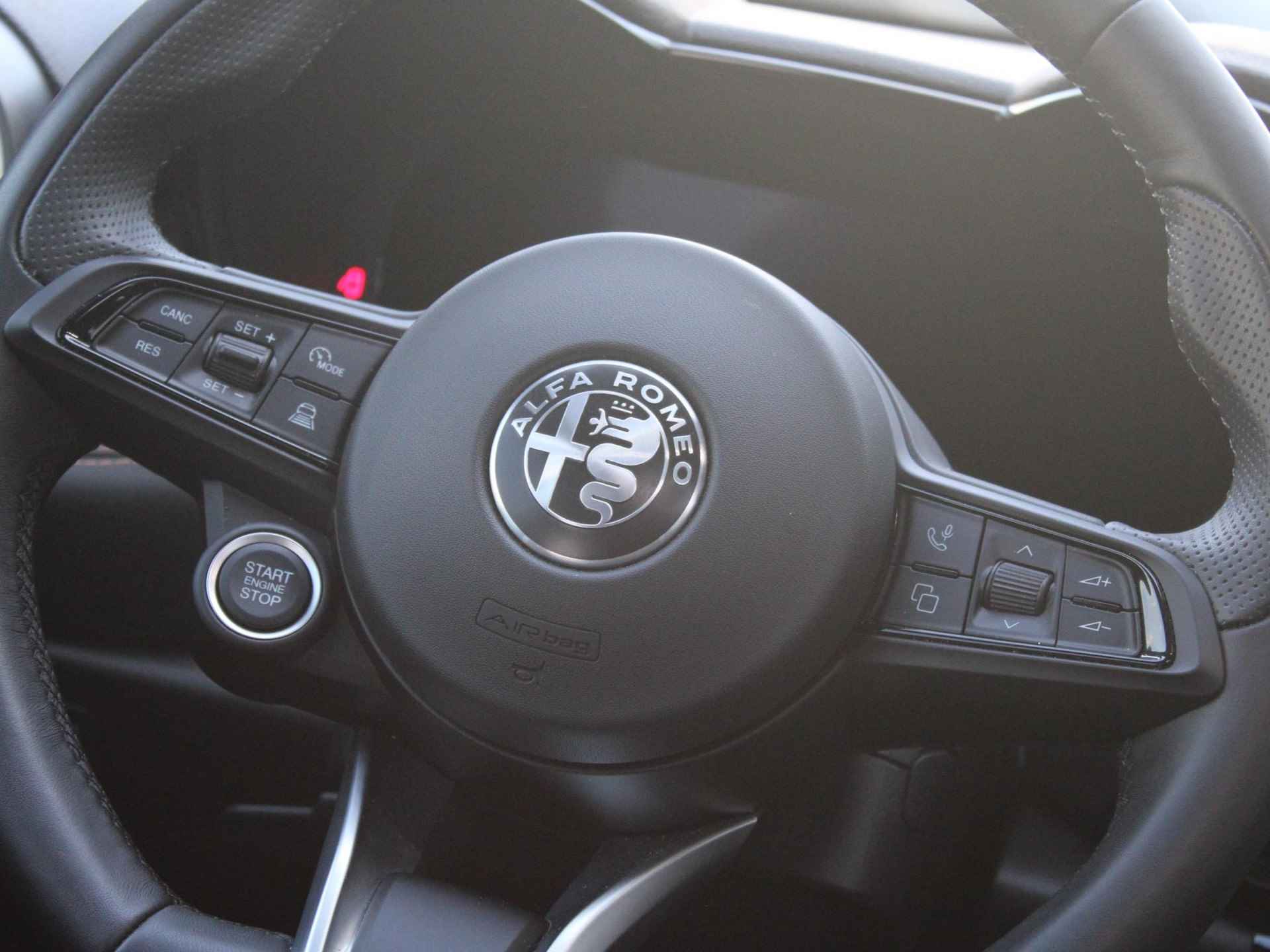Alfa Romeo Tonale 1.3T PHEV Edizione Speciale | Clima | Navi | Adapt. Cruise | Winter Pack | Schuif/Kanteldak | 20" | Apple Carplay | Trekhaak afn. - 12/26
