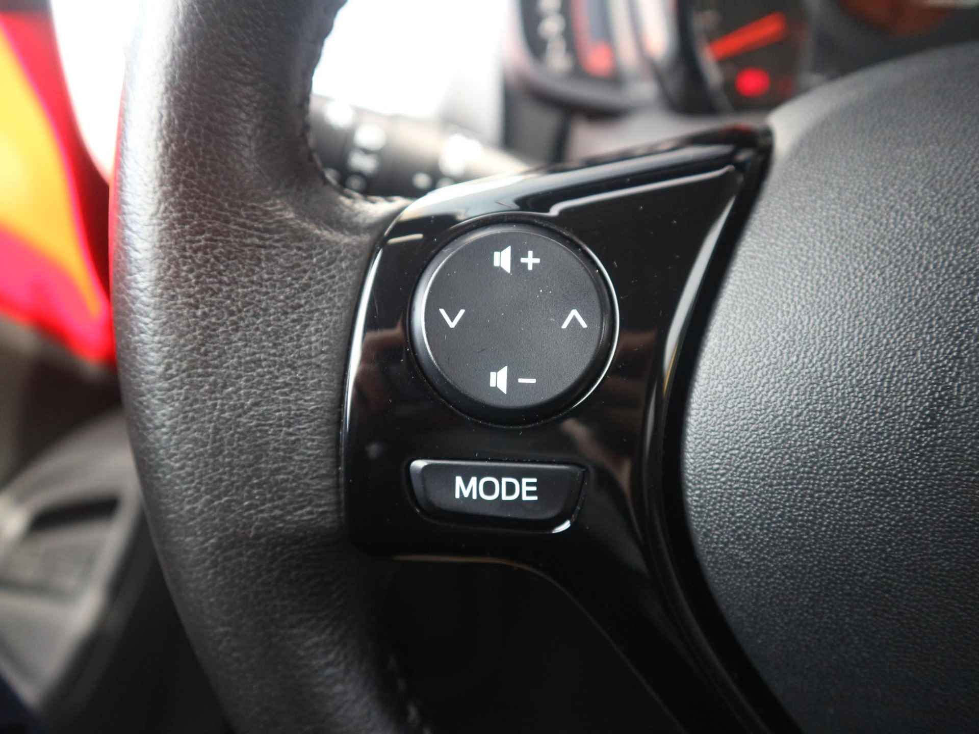 Citroen C1 1.0 72pk VTi Urban Ride Apple Carplay | Airco | Snelheidsbegrenzer | Elektrische ramen voor | Bluetooth Telefoonverbinding - 19/41