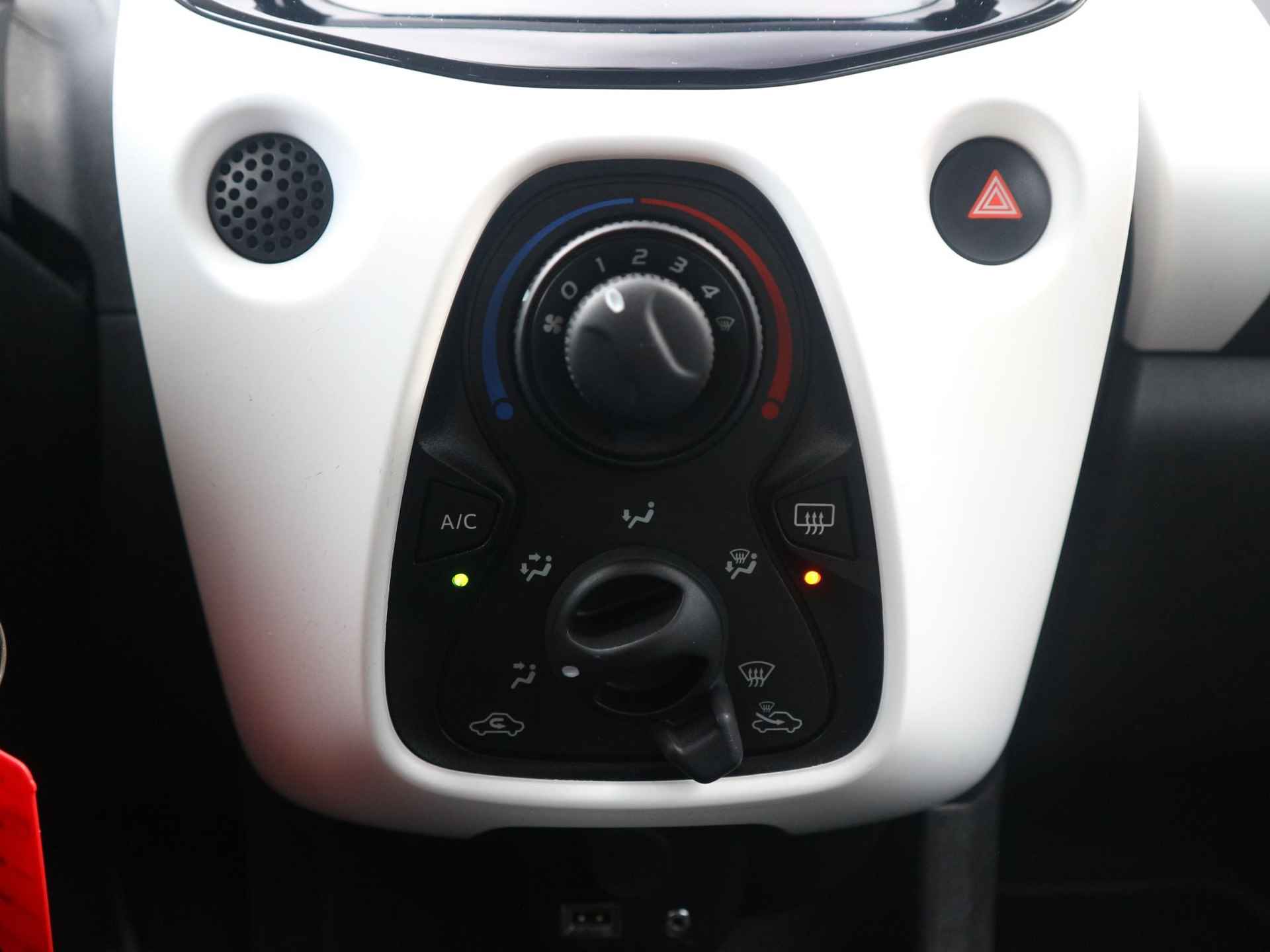 Citroen C1 1.0 72pk VTi Urban Ride Apple Carplay | Airco | Snelheidsbegrenzer | Elektrische ramen voor | Bluetooth Telefoonverbinding - 21/41