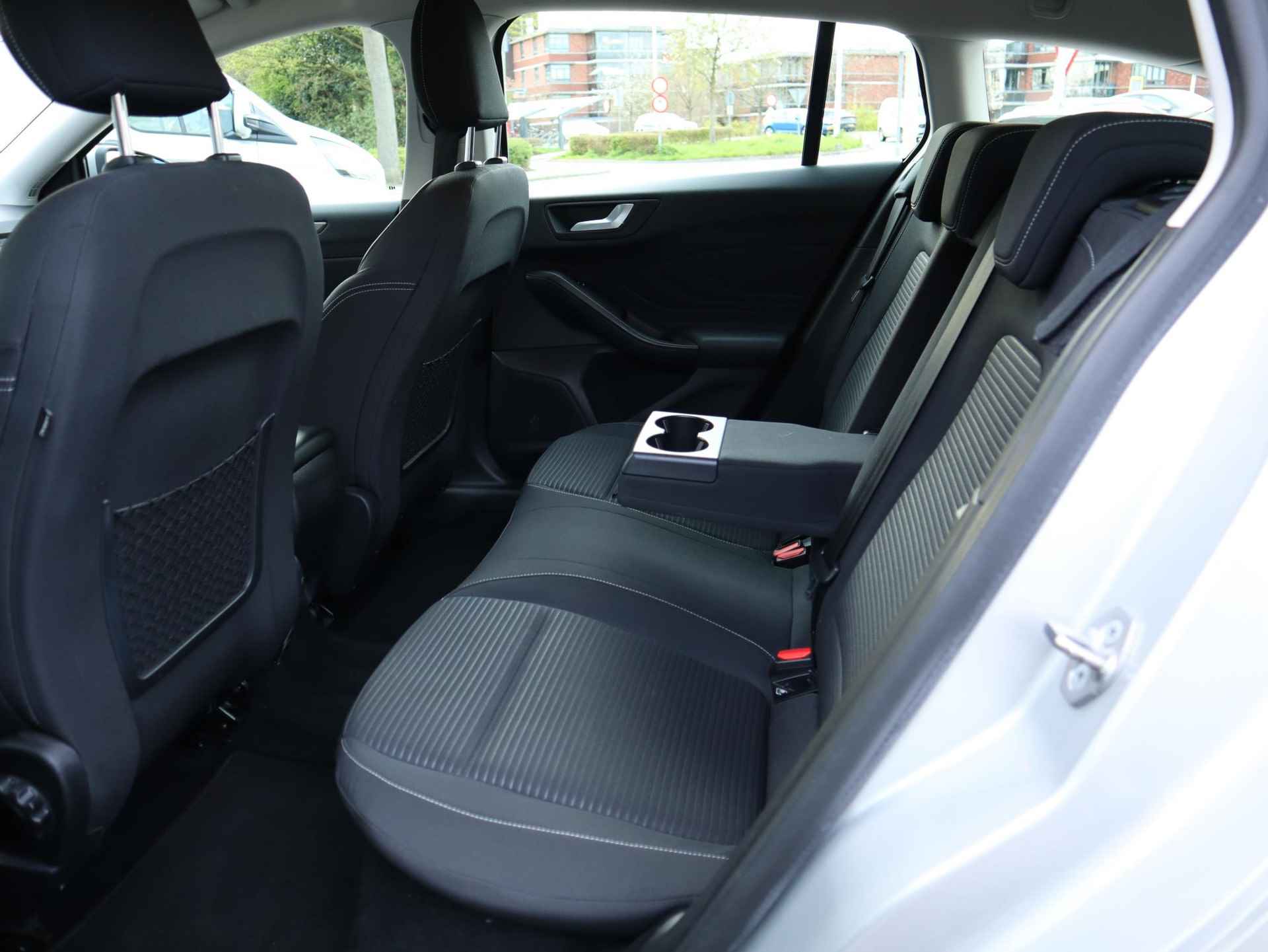 Ford Focus Wagon 1.5 EcoBoost Titanium Business 150PK | Trekhaak (1500kg) | Winter Pack | Climate Control | Cruise Control | Parkeersensoren | Keyless Entry - 12/36
