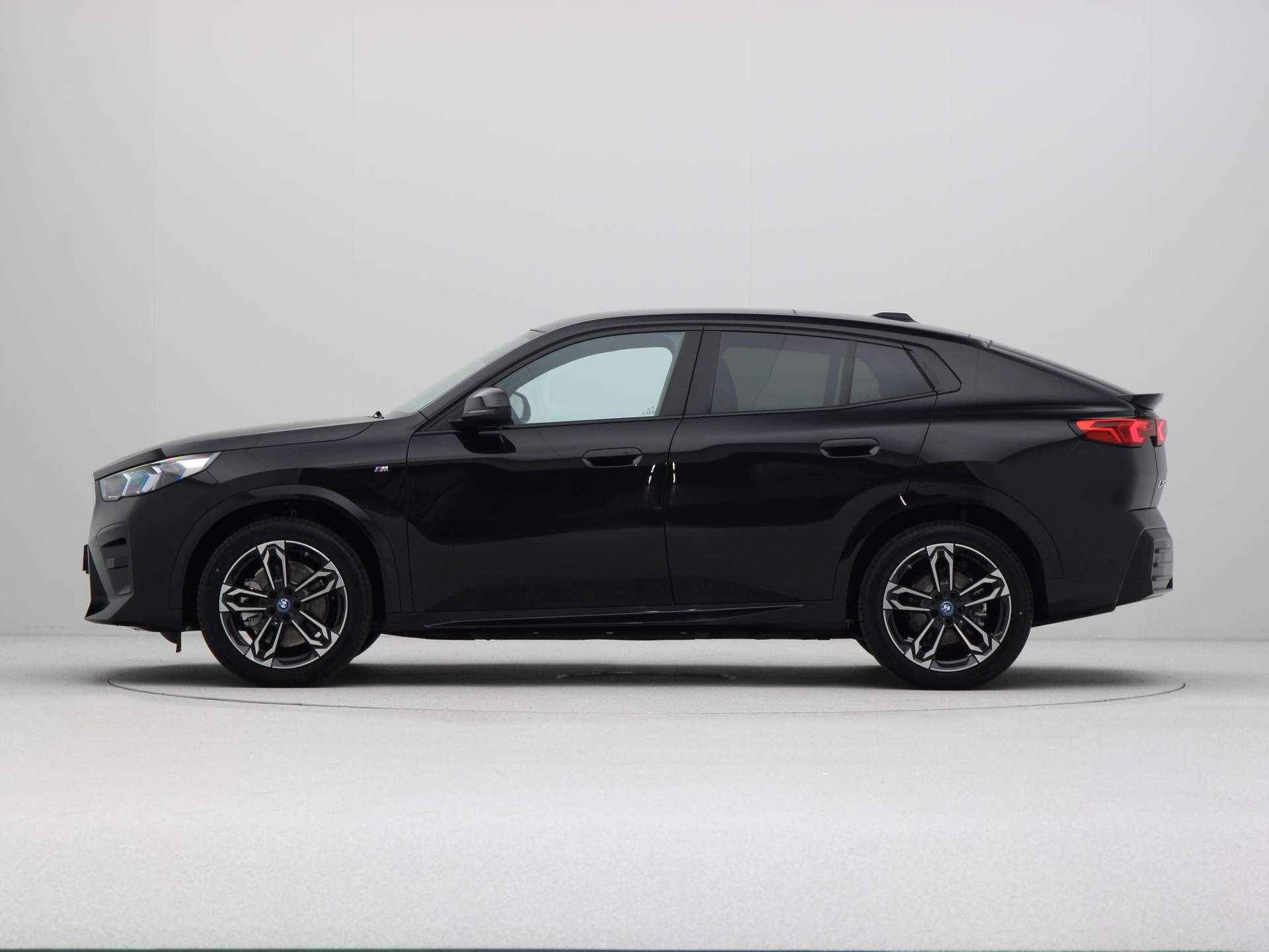 BMW iX2 xDrive30 67kWh - 12/23