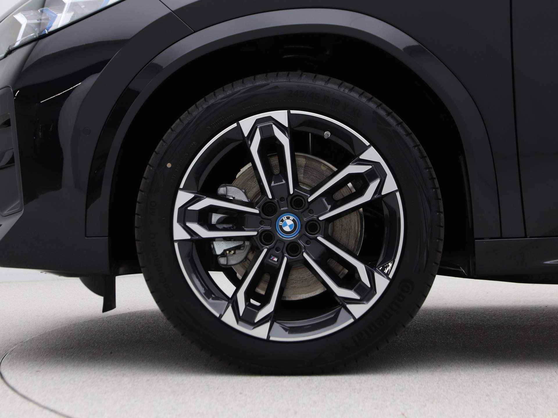 BMW iX2 xDrive30 67kWh - 18/23