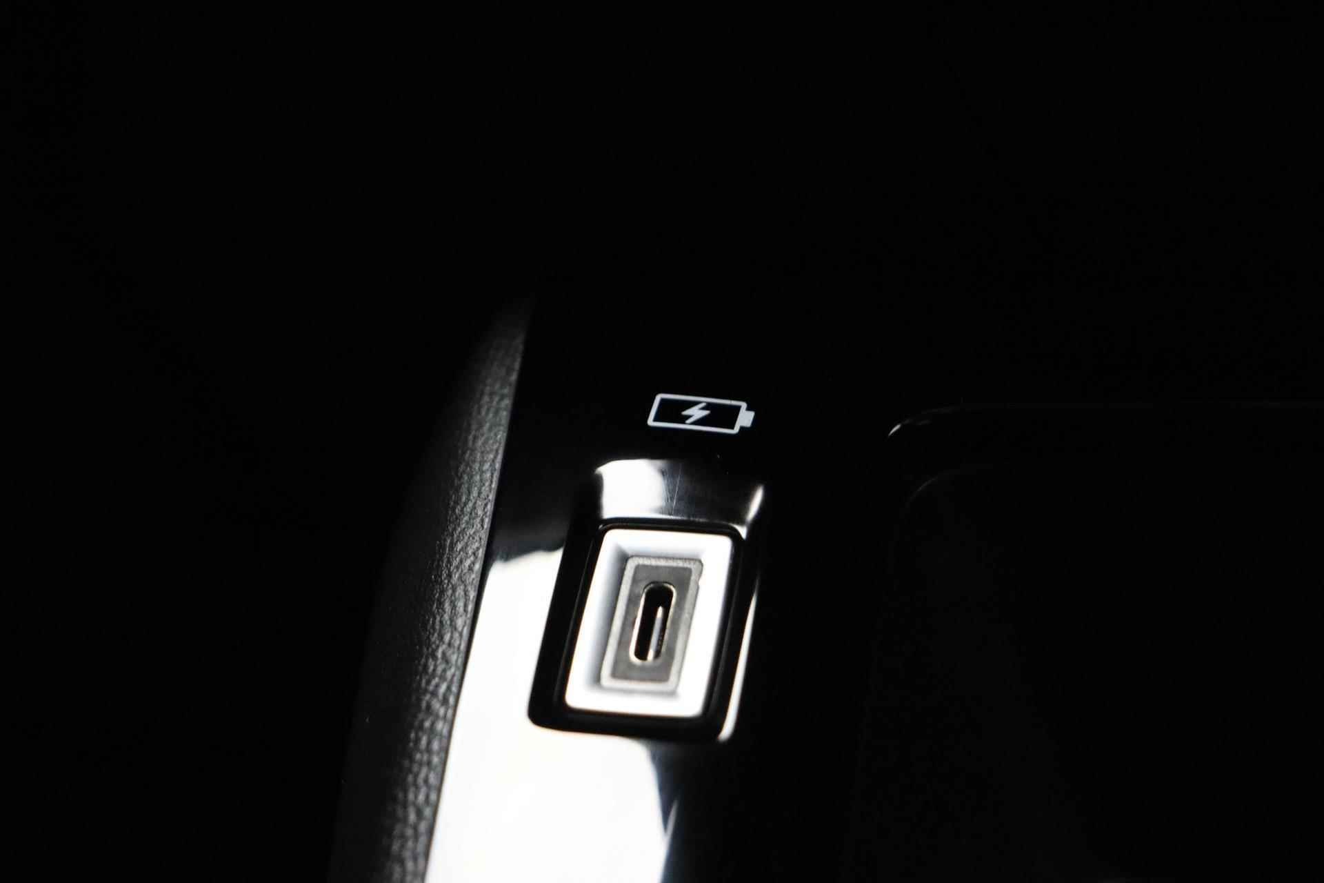 Peugeot e-2008 EV Allure 50 kWh 100% Elektrisch  | 3-Fase | Camera | Cruise Control | Airco | Start/stop | Lichtmetalen velgen | Snel leverbaar | Voorraad - 27/36