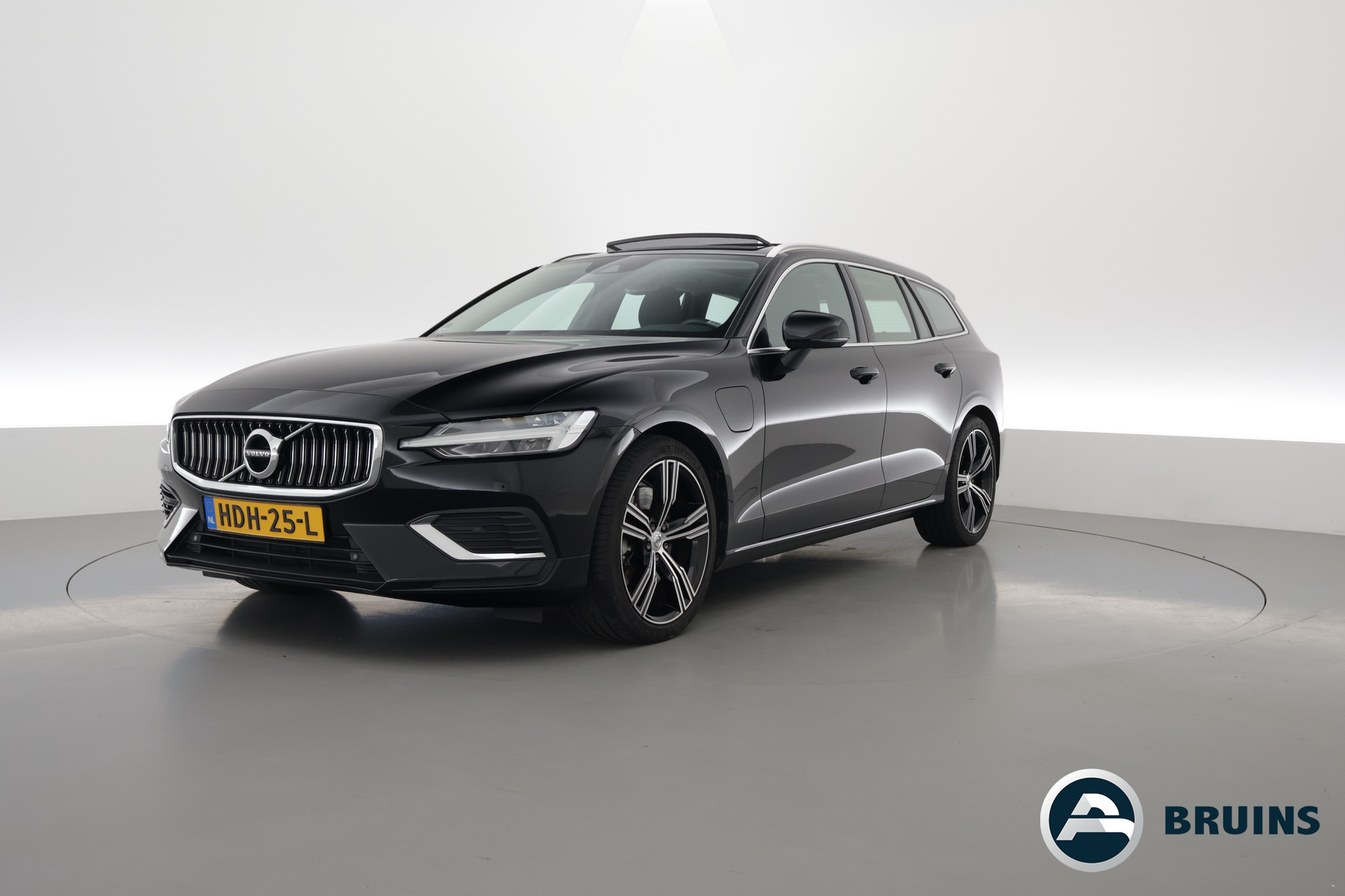 Volvo V60 2.0 T6 Recharge AWD Inscription | Head up | Pano | Stuur- stoelverw. | trekhaak | Camera |