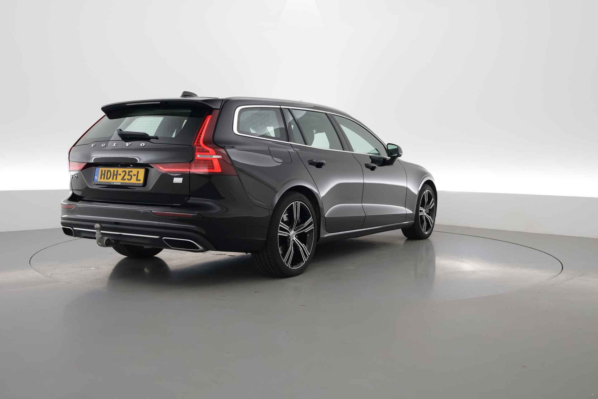 Volvo V60 2.0 T6 Recharge AWD Inscription | Head up | Pano | Stuur- stoelverw. | trekhaak | Camera | - 2/23