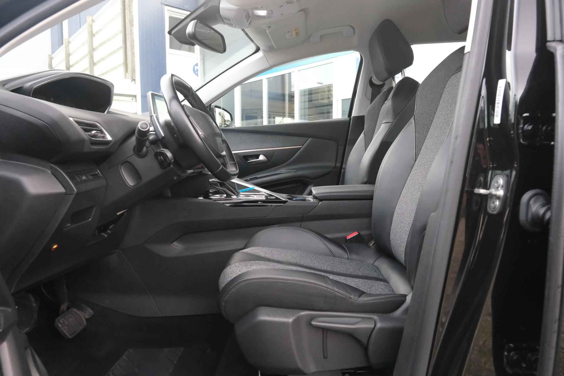 Peugeot 3008 1.2 PureTech Allure - 43/50