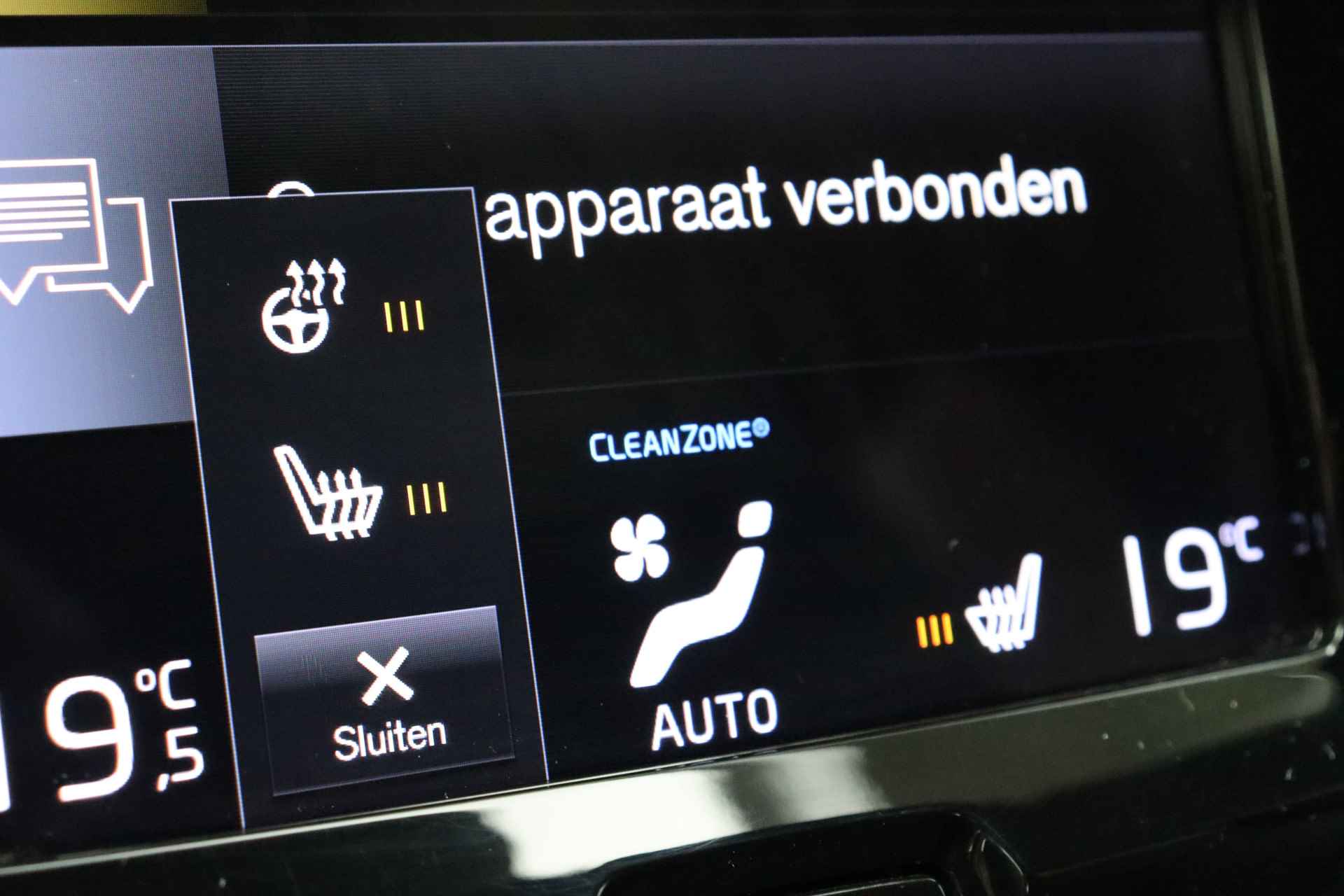 Volvo XC60 T8 AWD Recharge R-Design | Trekhaak | Stoel en Stuurwielverwarming | Schuifdak | Parkeercamera | Parkeersensoren voor+achter | K - 34/62