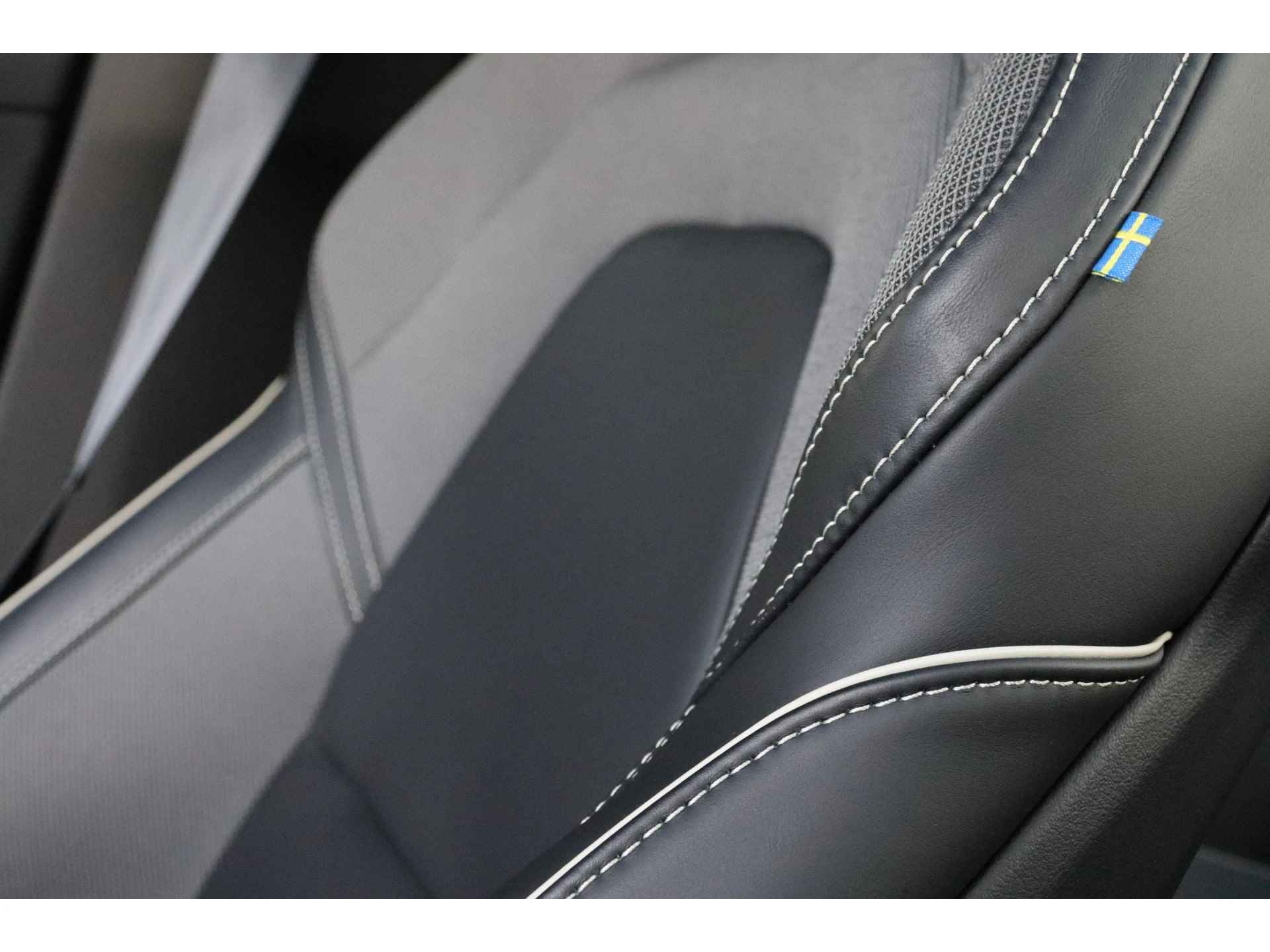 Volvo XC60 T8 AWD Recharge R-Design | Trekhaak | Stoel en Stuurwielverwarming | Schuifdak | Parkeercamera | Parkeersensoren voor+achter | K - 47/62