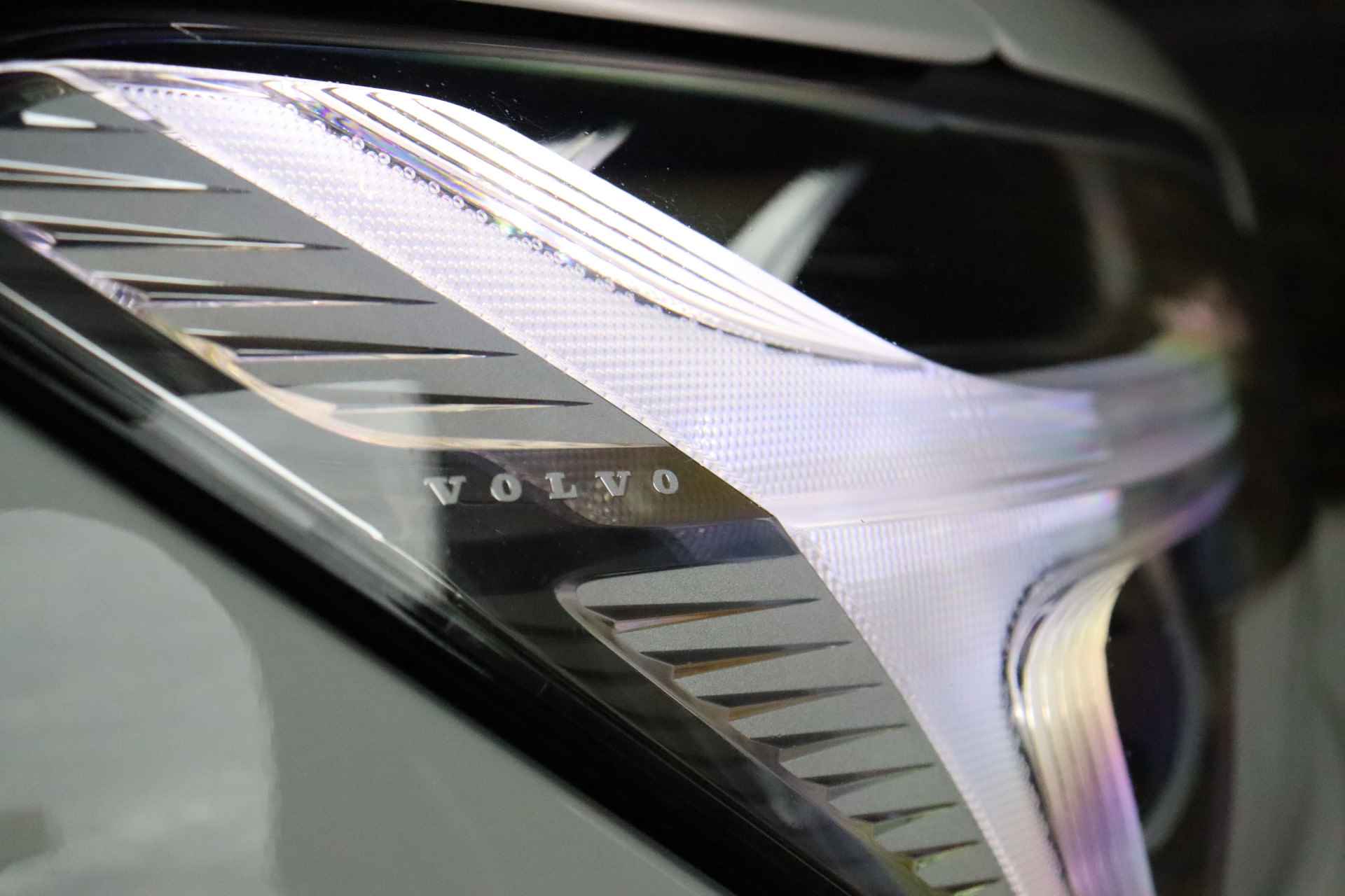 Volvo XC60 T8 AWD Recharge R-Design | Trekhaak | Stoel en Stuurwielverwarming | Schuifdak | Parkeercamera | Parkeersensoren voor+achter | K - 59/62