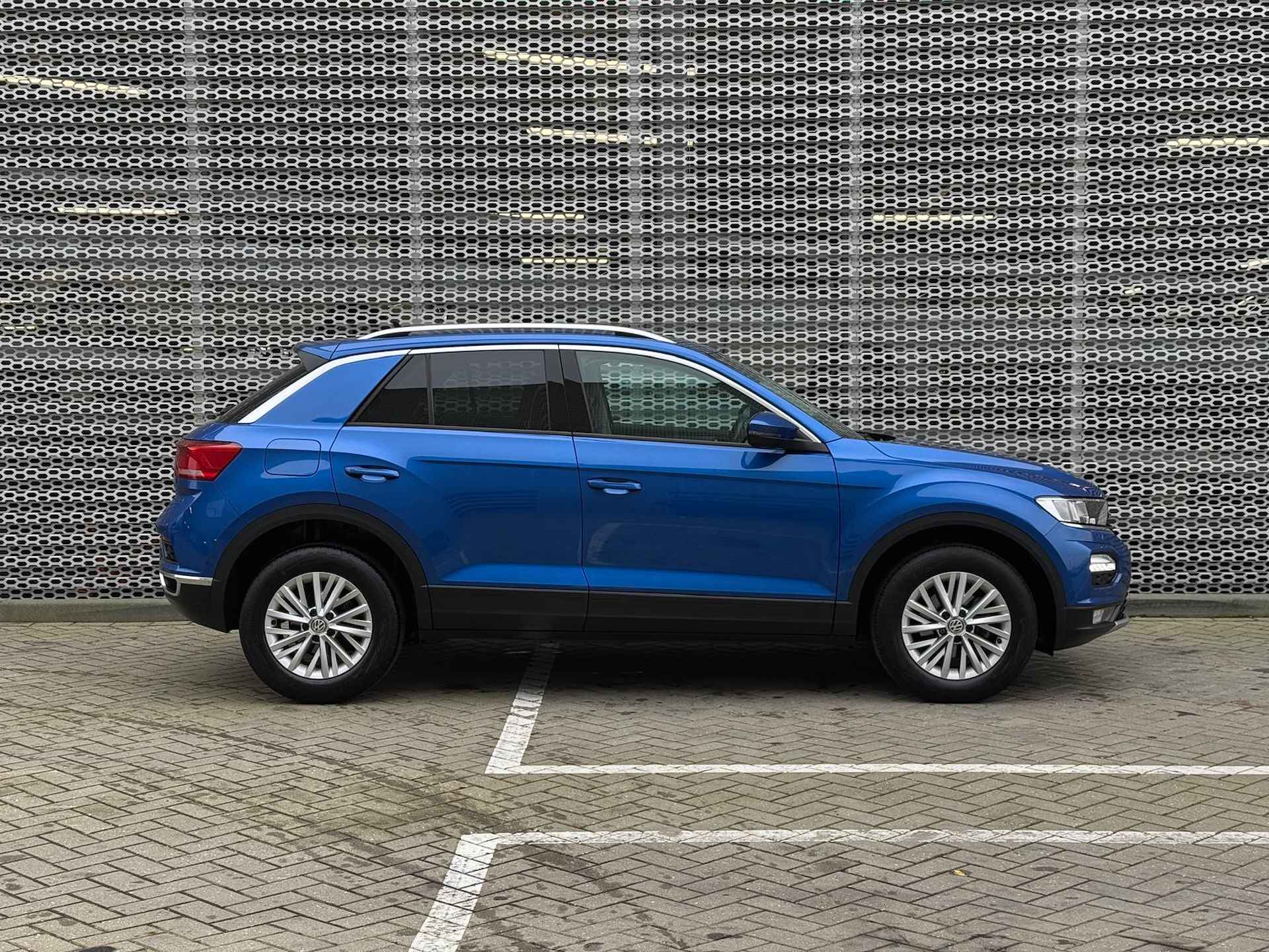 Volkswagen T-Roc 1.0 TSI Style / 16" LMV / Parkeersensoren V+A / Alarmsysteem / P4 - 9/30