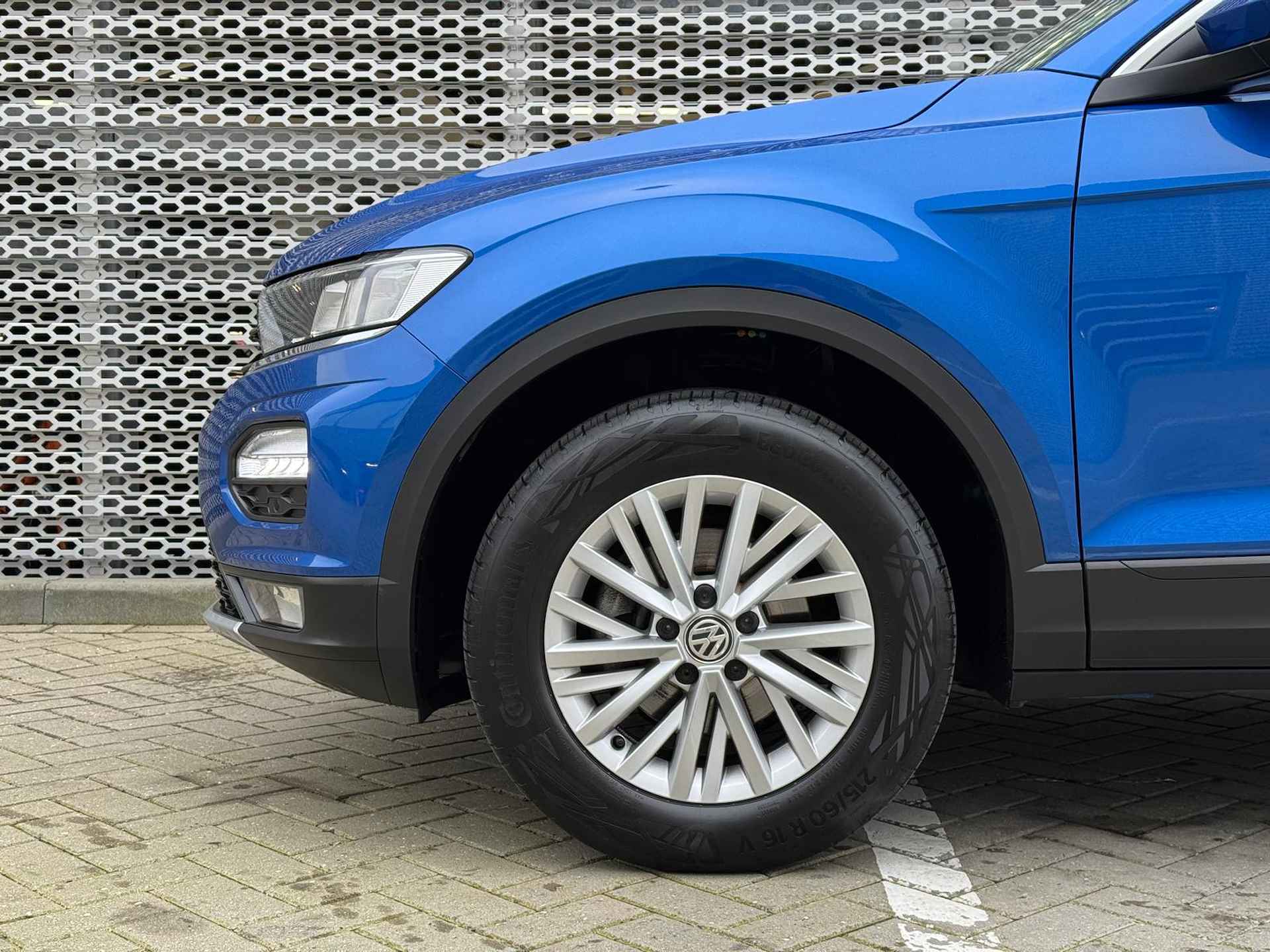 Volkswagen T-Roc 1.0 TSI Style / 16" LMV / Parkeersensoren V+A / Alarmsysteem / P4 - 30/30