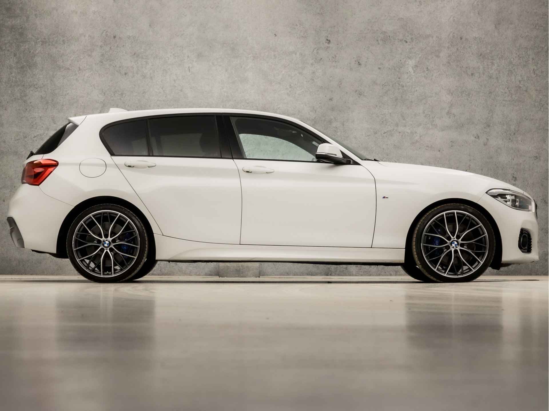 BMW 1-serie 118i M Sport High Executive Automaat (GROOT NAVI, M PAKKET, HARMAN/KARDON, ALCANTARA SPORTSTOELEN, GETINT GLAS, PARKEERSENSOREN, NIEUWSTAAT) - 4/35