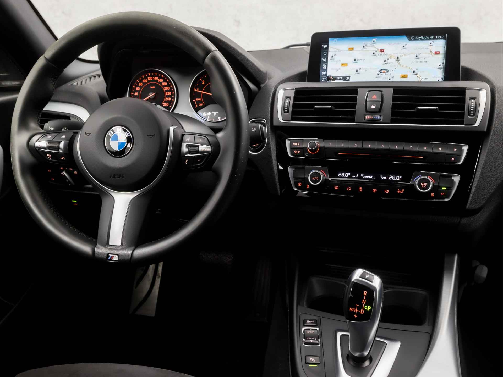 BMW 1-serie 118i M Sport High Executive Automaat (GROOT NAVI, M PAKKET, HARMAN/KARDON, ALCANTARA SPORTSTOELEN, GETINT GLAS, PARKEERSENSOREN, NIEUWSTAAT) - 7/35