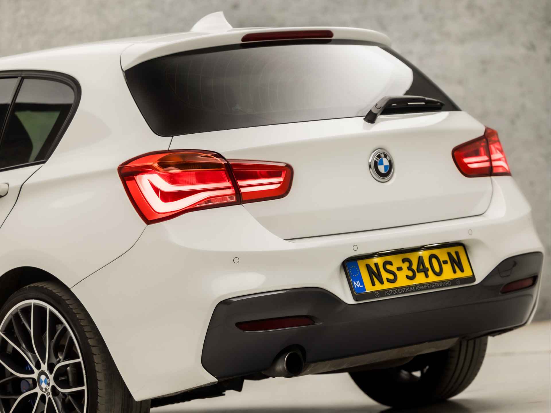 BMW 1-serie 118i M Sport High Executive Automaat (GROOT NAVI, M PAKKET, HARMAN/KARDON, ALCANTARA SPORTSTOELEN, GETINT GLAS, PARKEERSENSOREN, NIEUWSTAAT) - 11/35