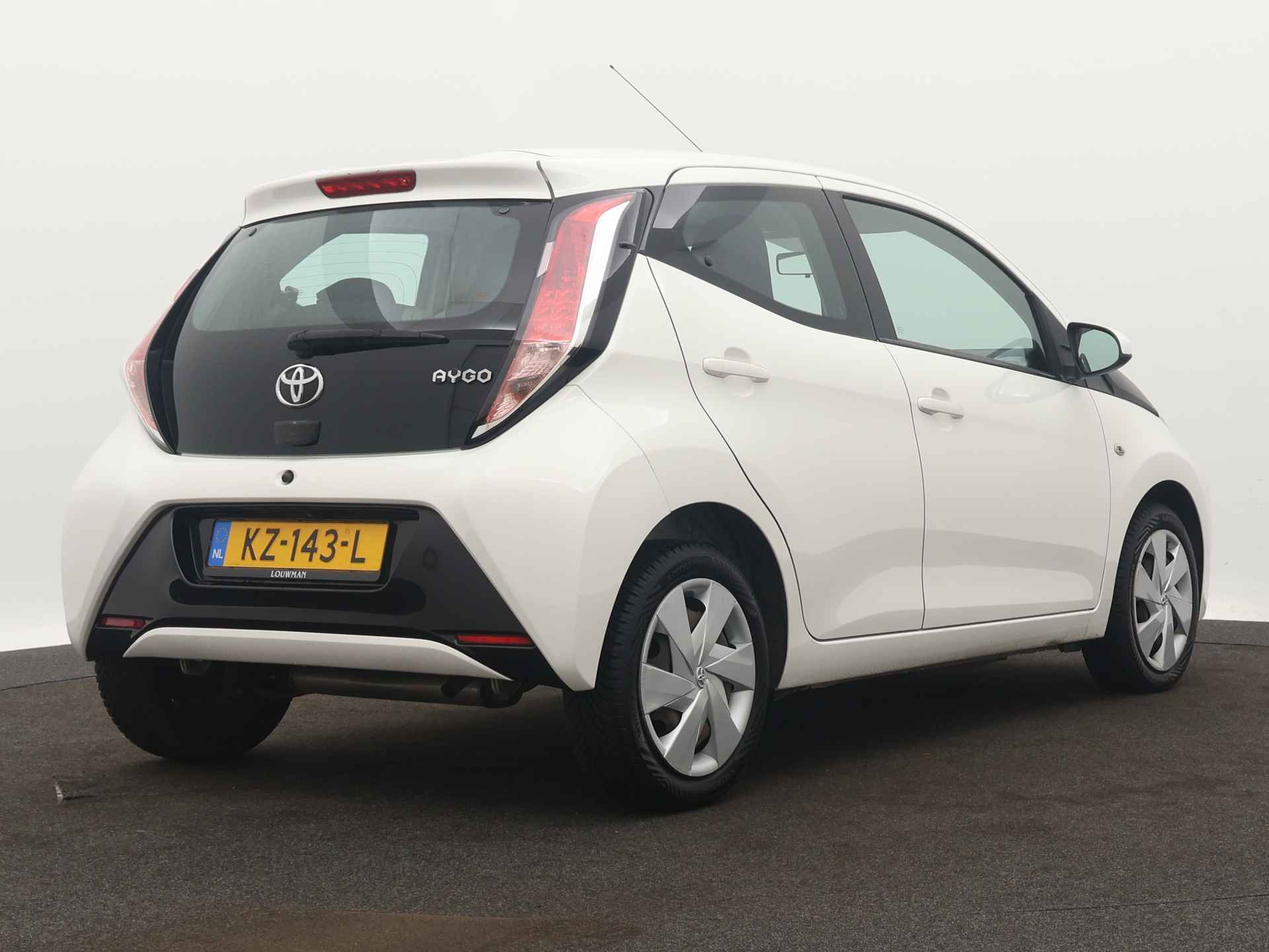 Toyota Aygo 1.0 VVT-i x-play | Camera | Airco | Bluetooth | - 3/41