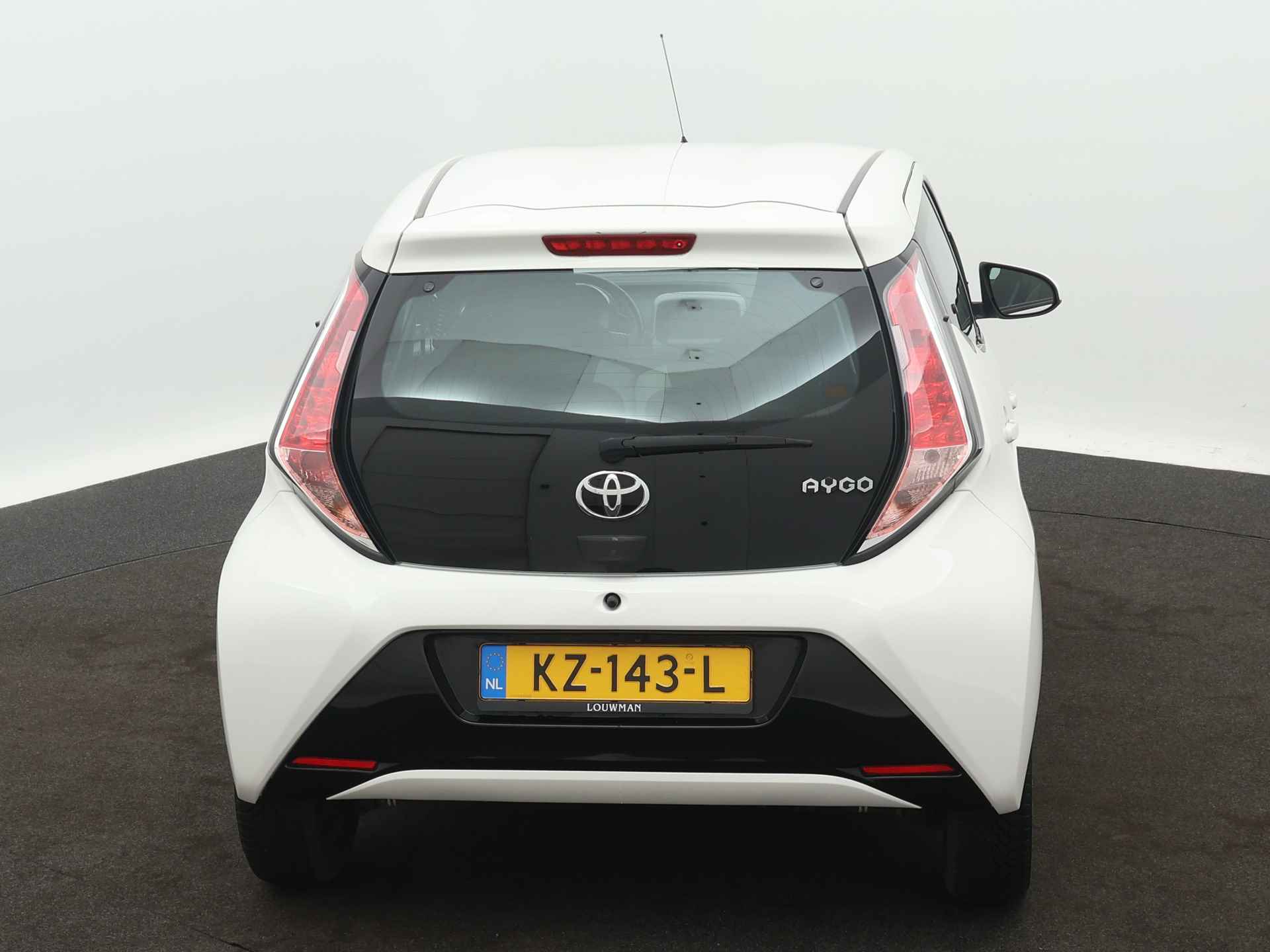 Toyota Aygo 1.0 VVT-i x-play | Camera | Airco | Bluetooth | - 30/41