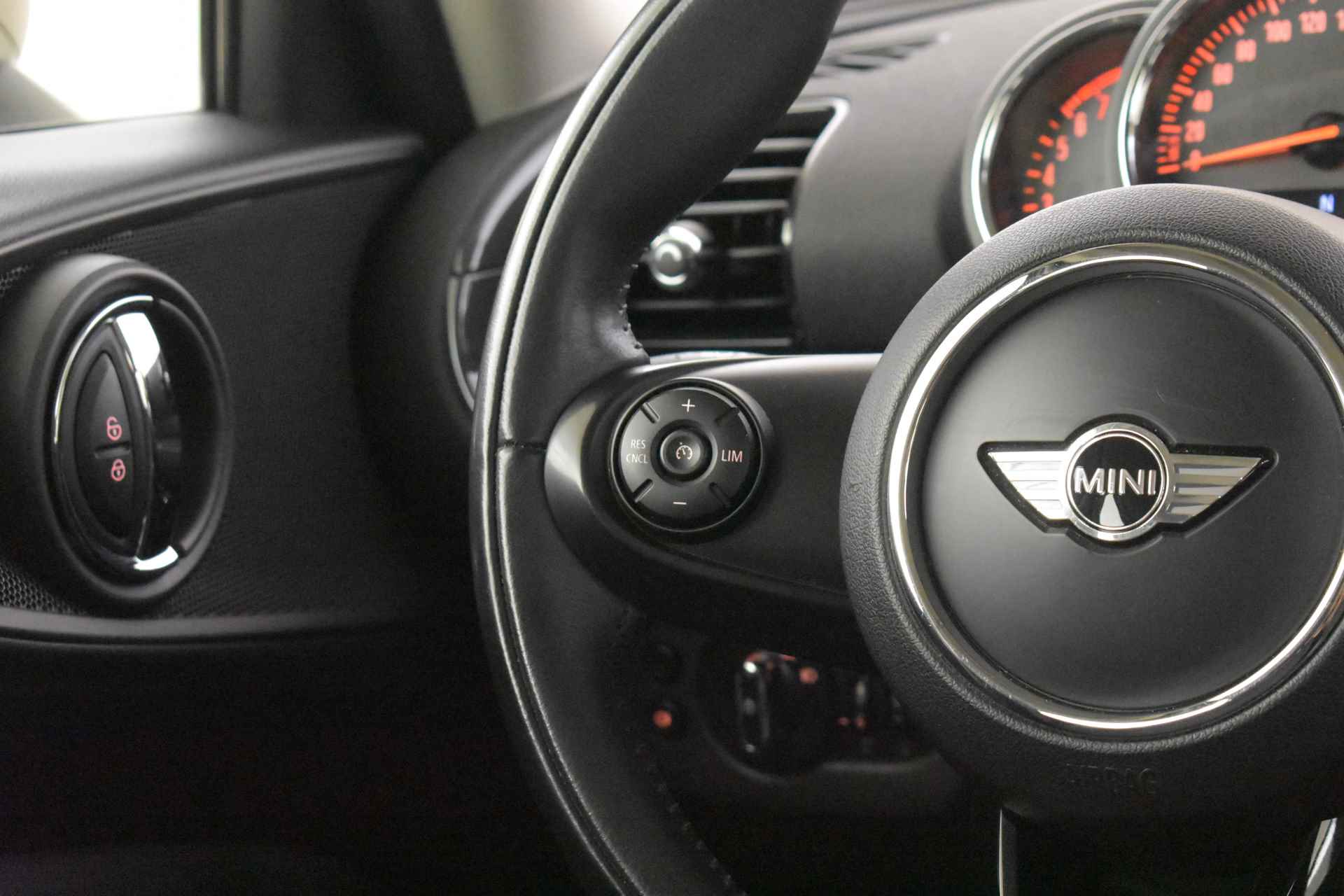 MINI Clubman One / Trekhaak / PDC achter / Navigatie / Cruise Control - 16/43