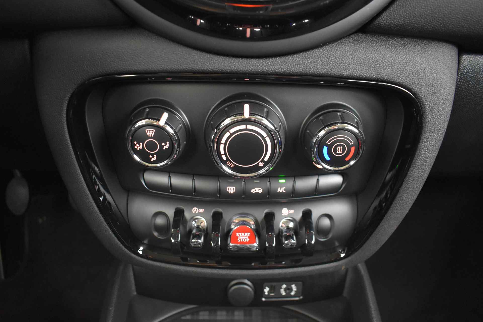 MINI Clubman One / Trekhaak / PDC achter / Navigatie / Cruise Control - 19/43