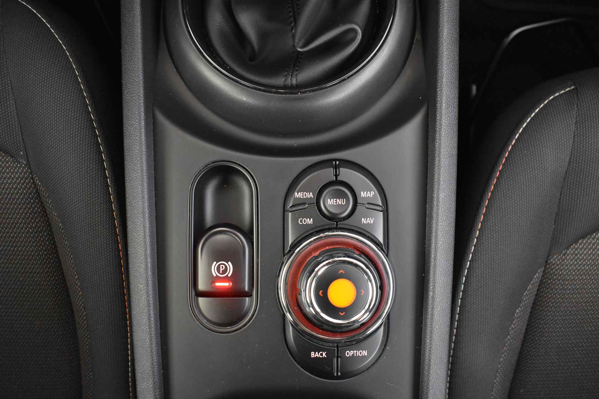 MINI Clubman One / Trekhaak / PDC achter / Navigatie / Cruise Control - 25/43