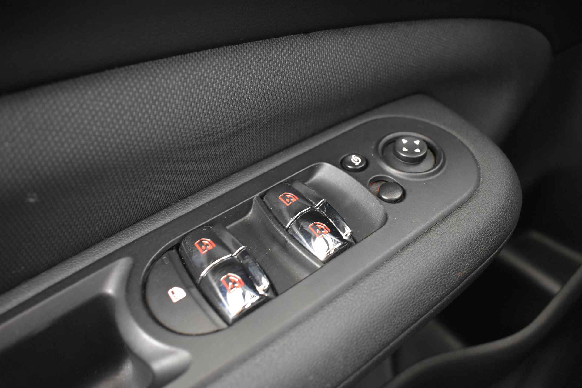 MINI Clubman One / Trekhaak / PDC achter / Navigatie / Cruise Control - 27/43