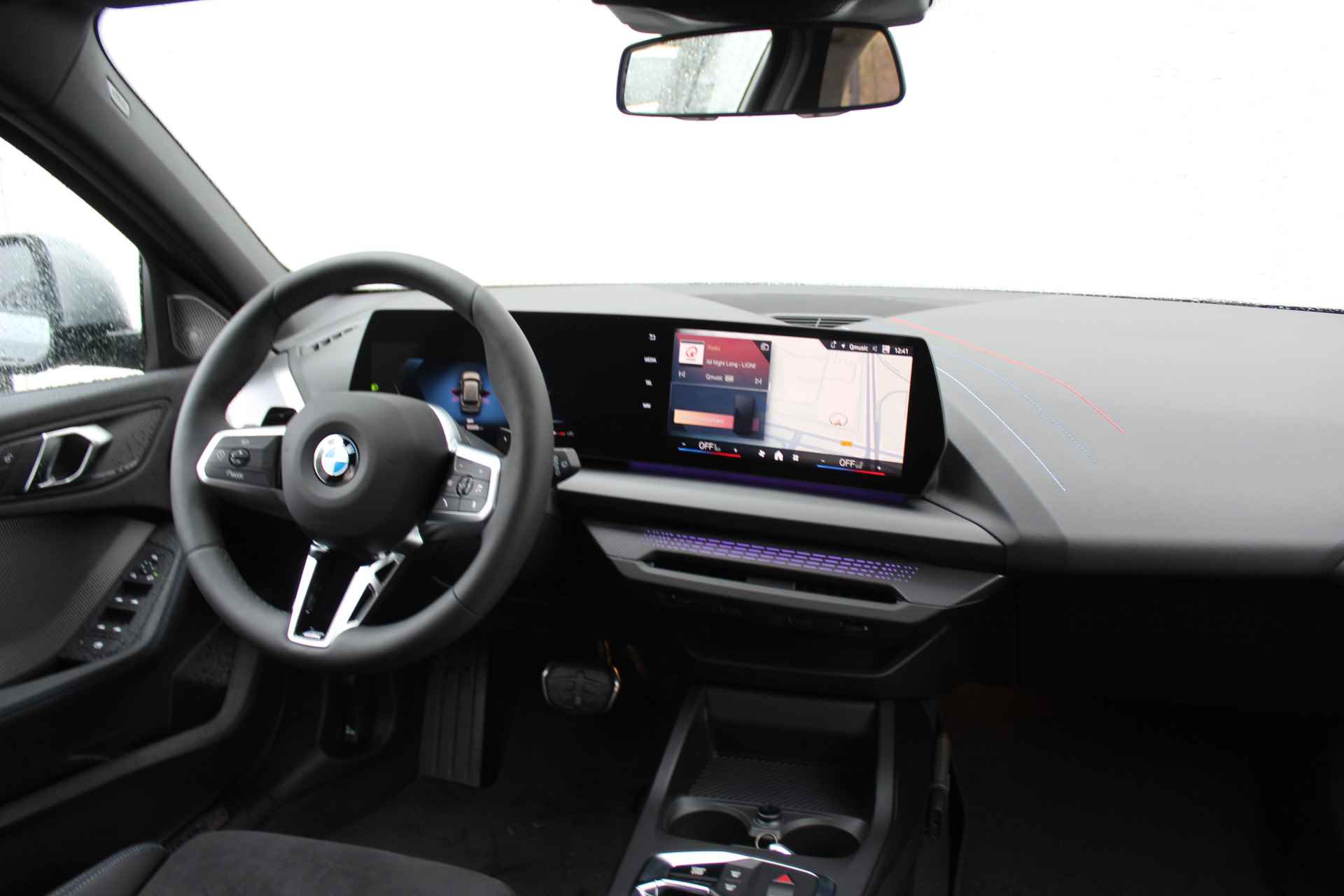 BMW 1-serie 120 M Sport Automaat / Sportstoelen / M Adaptief onderstel / Parking Assistant / Stoelverwarming / Harman-Kardon - 11/22