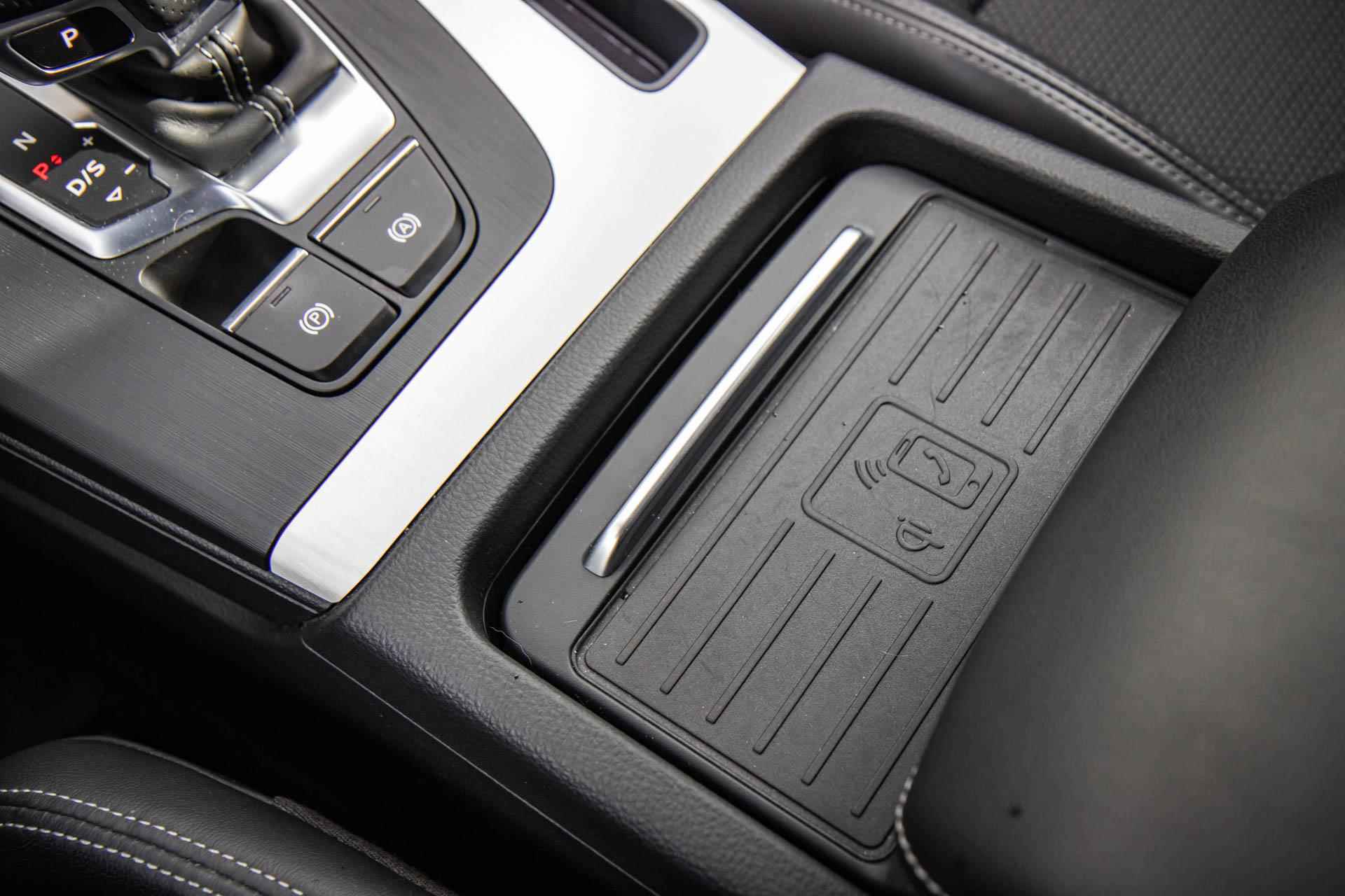 Audi Q5 55 TFSI e quattro 367pk S edition S-tronic | Panoramadak | Trekhaak | Sportstoelen | 20" Velgen - 39/44
