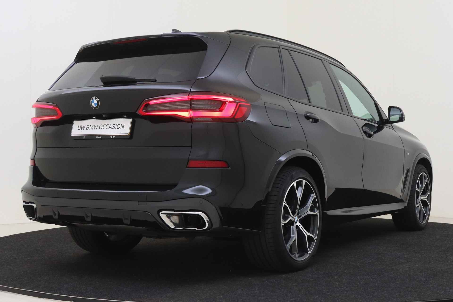 BMW X5 xDrive30d High Executive M Sport Automaat / Trekhaak / Head-Up / Air Suspension / Harman Kardon / Massage / Comfortstoelen /Active Steering - 3/64