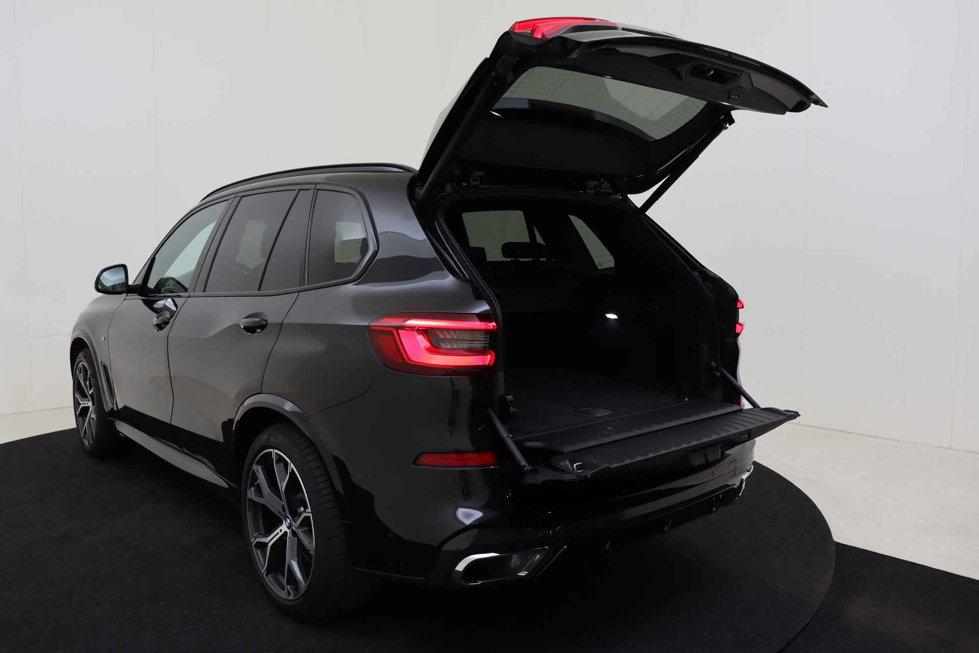 BMW X5 xDrive30d High Executive M Sport Automaat / Trekhaak / Head-Up / Air Suspension / Harman Kardon / Massage / Comfortstoelen /Active Steering - 52/64