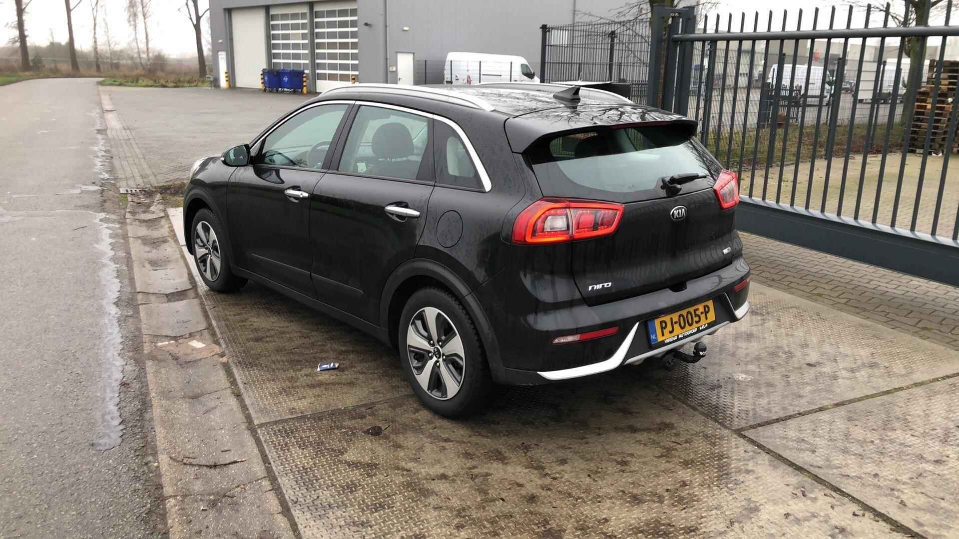 Kia Niro 1.6 GDi Hybrid First Edition | Trekhaak | Navigatie | Leren bekleding | - 2/11