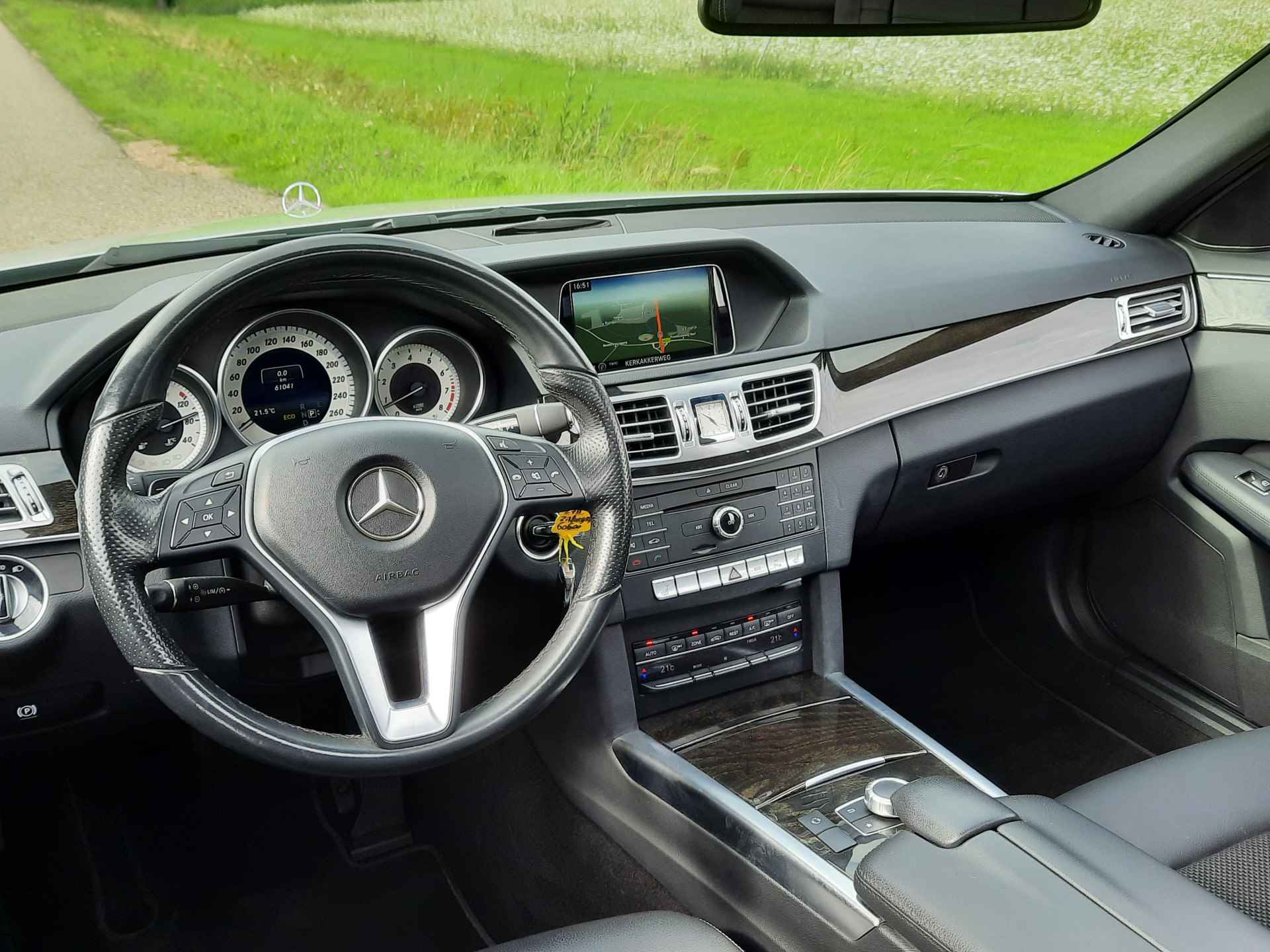 Mercedes-Benz E-Klasse 200 Prestige Avantgarde Lage Km stand! | Clima | Pano | Navi | Cruise | Parkeerhulp | Camera - 27/43