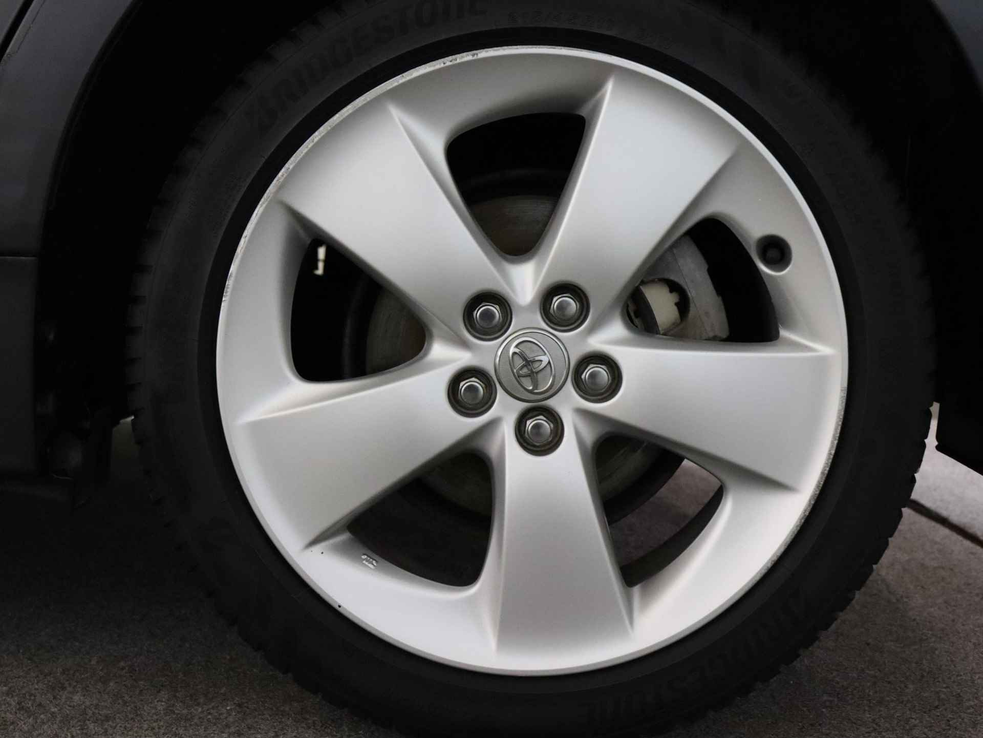 Toyota Prius 1.8 Business | Schuifdak | NAVI | Half leder | Parkeersensoren achter | - 3/32