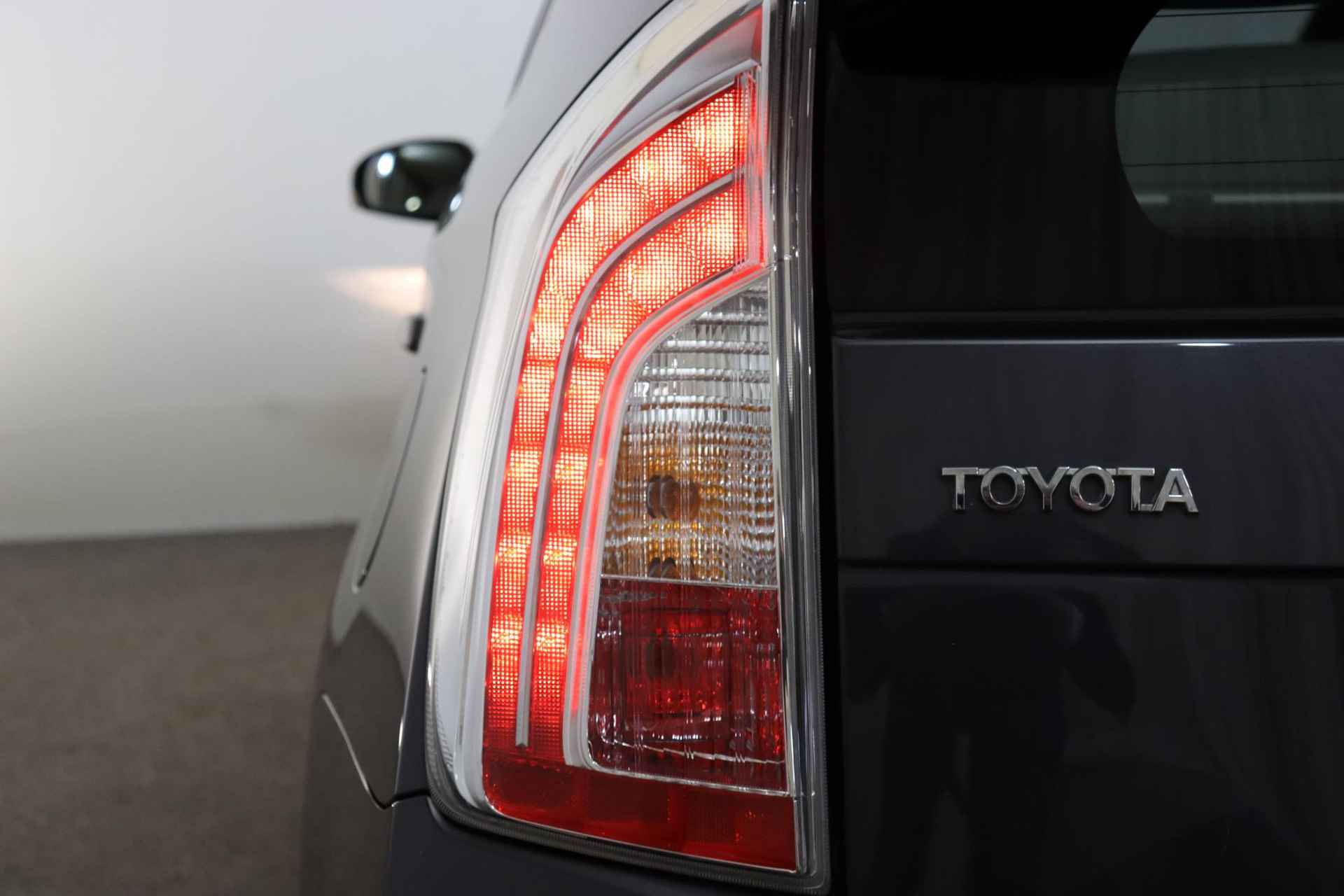 Toyota Prius 1.8 Business, Schuifdak, NAVI, Half leder, Parkeersensoren achter - 31/32
