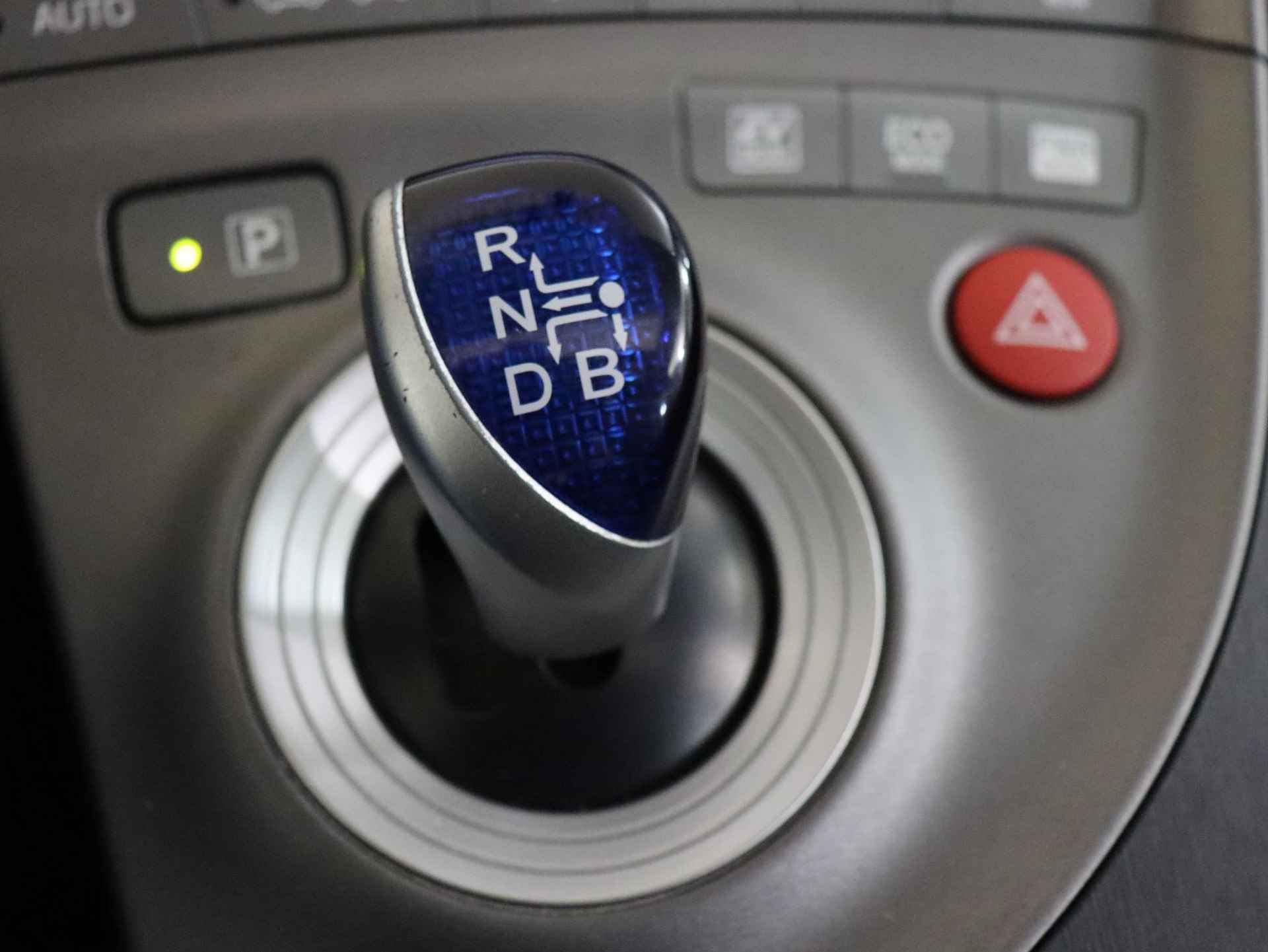 Toyota Prius 1.8 Business | Schuifdak | NAVI | Half leder | Parkeersensoren achter | - 18/32