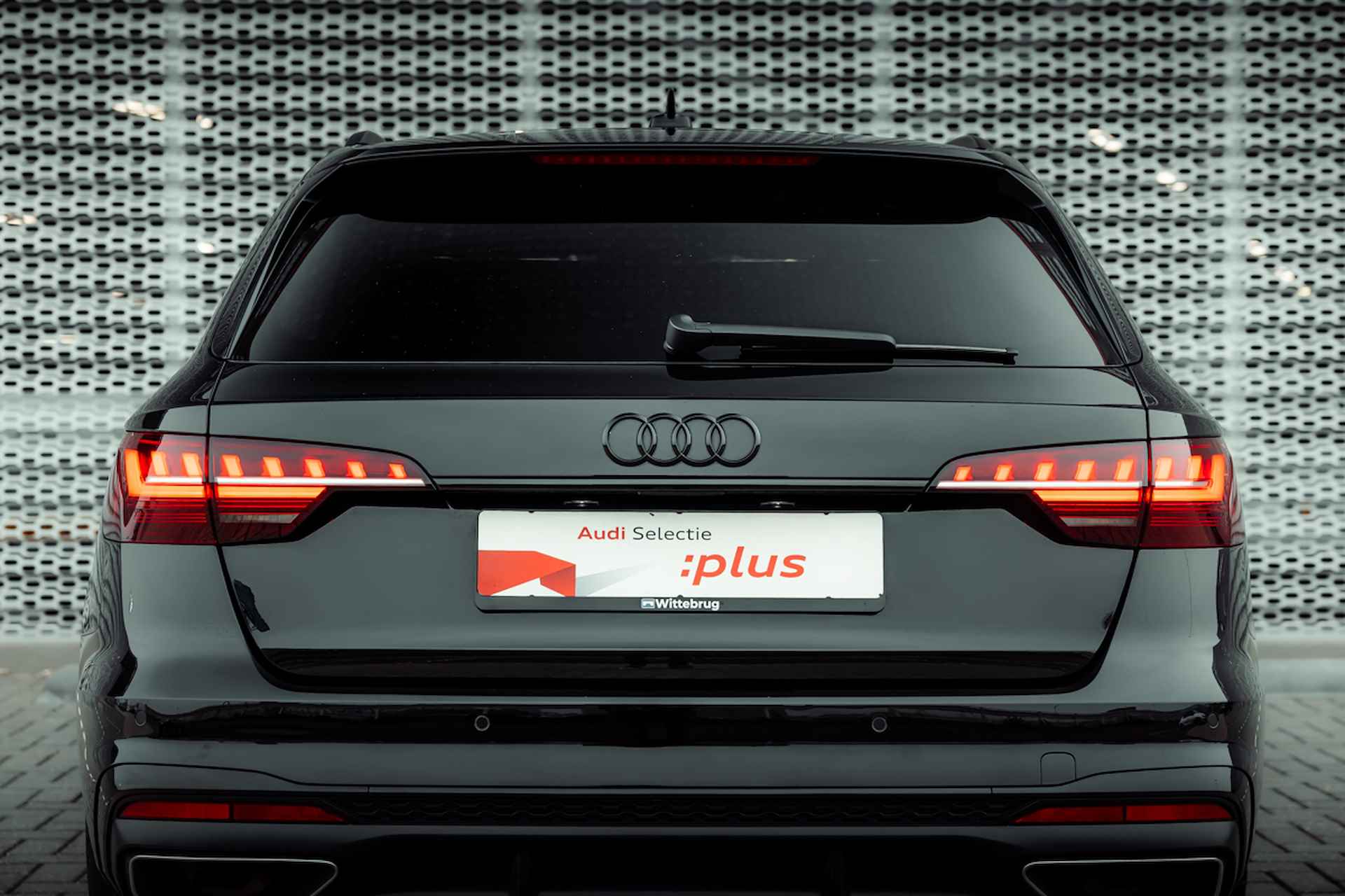 Audi A4 Avant 35 TFSI 150pk s-tronic S edition Competition | Panoramadak | Stoelverwarming | Optiek zwart plus | 18" LM velgen - 12/34