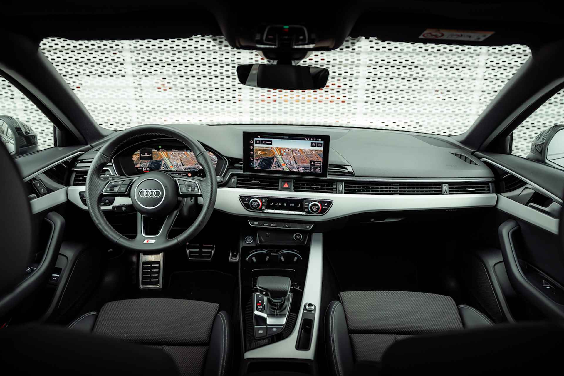 Audi A4 Avant 35 TFSI 150pk s-tronic S edition Competition | Panoramadak | Stoelverwarming | Optiek zwart plus | 18" LM velgen - 17/34