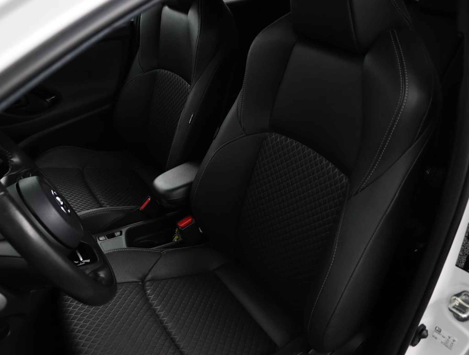 Toyota Yaris 1.5 Hybrid Executive | Navigatie | Climate-Control | Apple Carplay/Android Auto | Blindsport-Monitor | Parkeersensoren | Stootlijsten | - 11/57